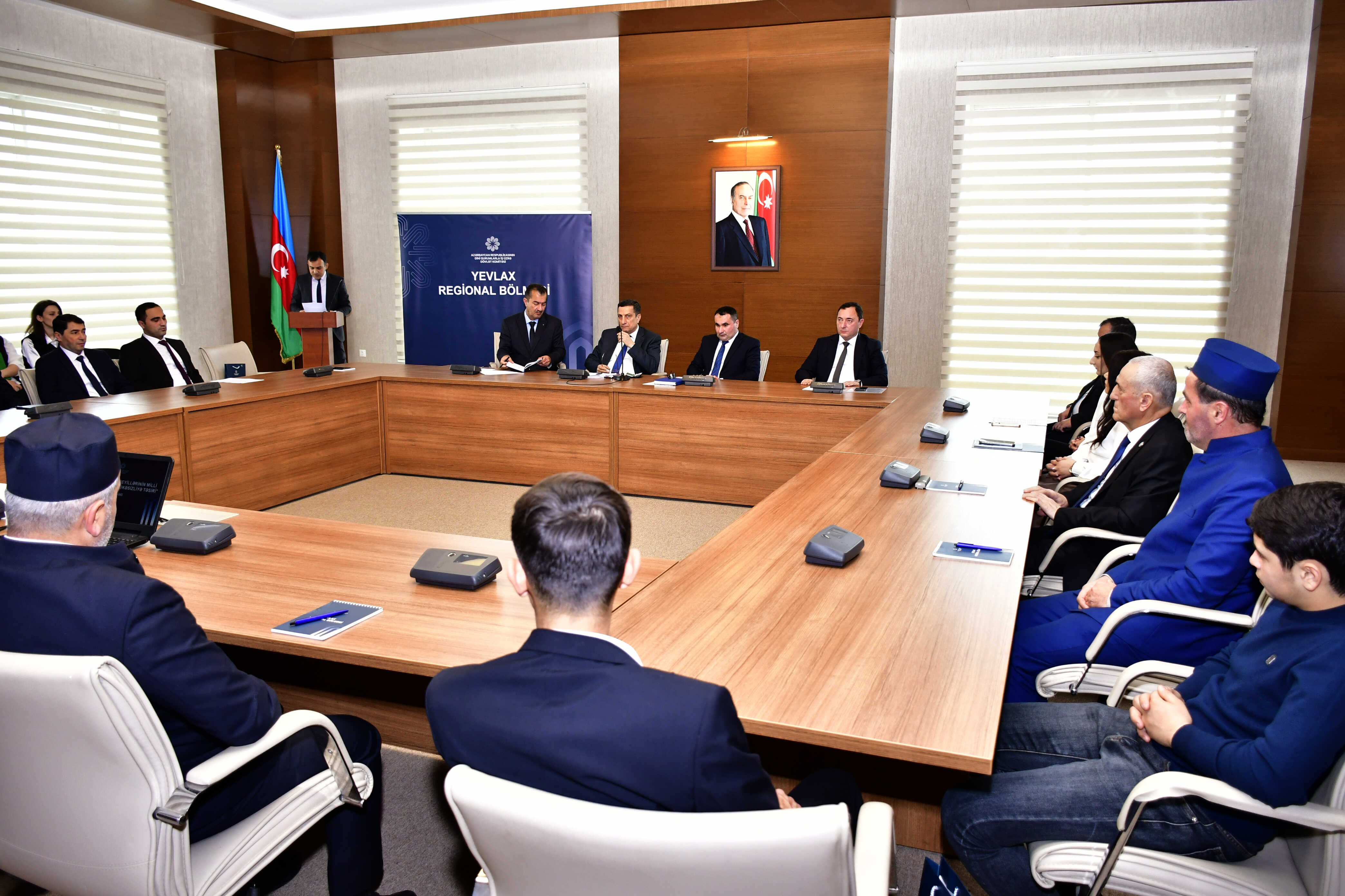 Ağdaşda “Dini məzhəbçilik meyillərinin milli birliyə və dini təhlükəsizliyə təsiri” mövzusunda konfrans keçirilib - Image 9