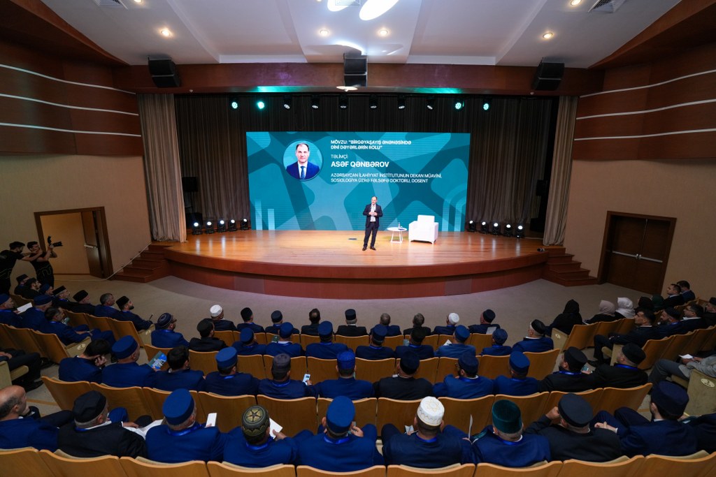 Ağdaşda din xadimləri üçün “Birgəyaşayış ənənəsində dini dəyərlərin rolu” mövzusunda təlim keçirilib - Image 1