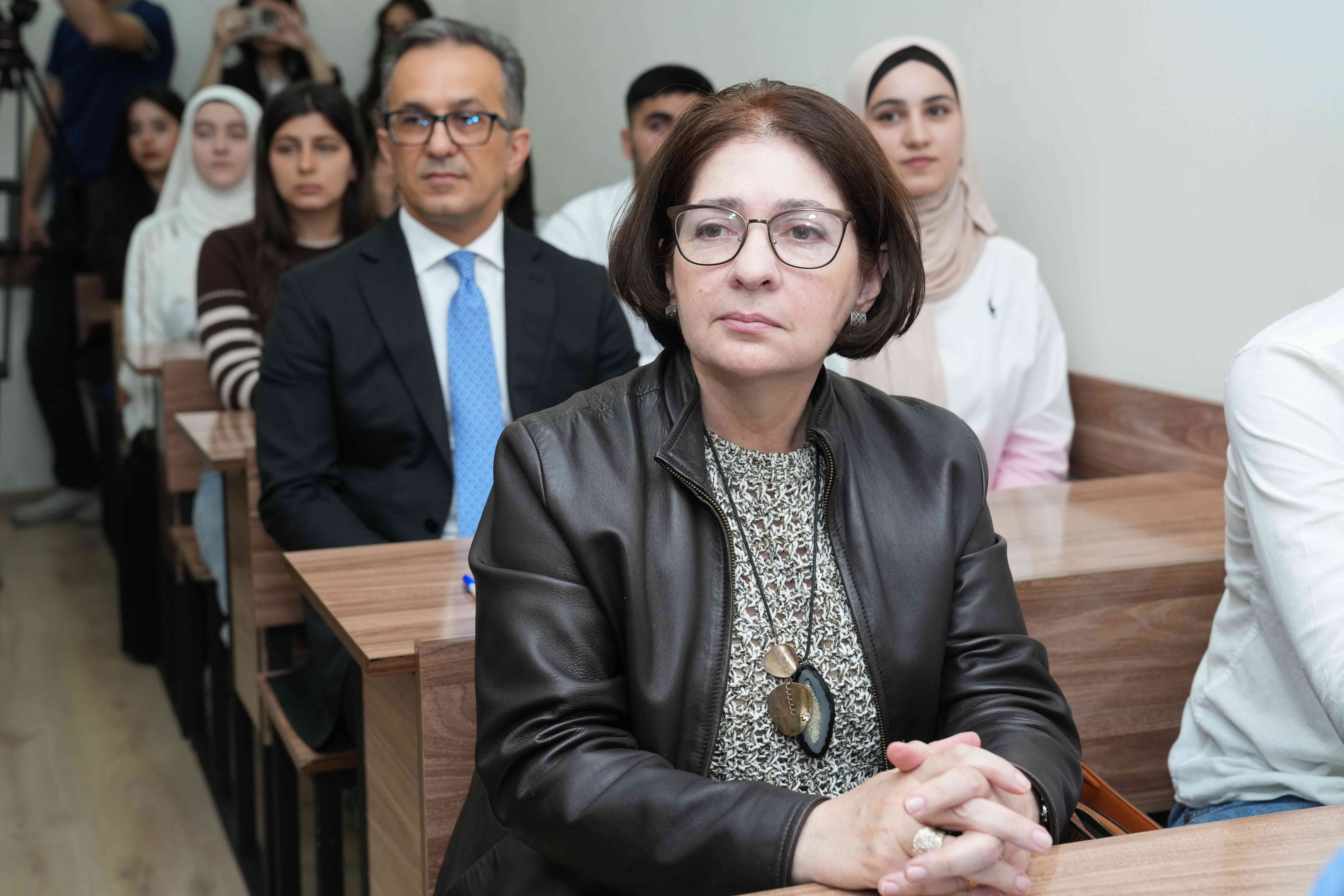Azərbaycan İlahiyyat İnstitutunda “Ailə dəyərlərimizə gənclərin baxışı” mövzusunda açıq dərs formatında tədbir keçirilib - Image 33