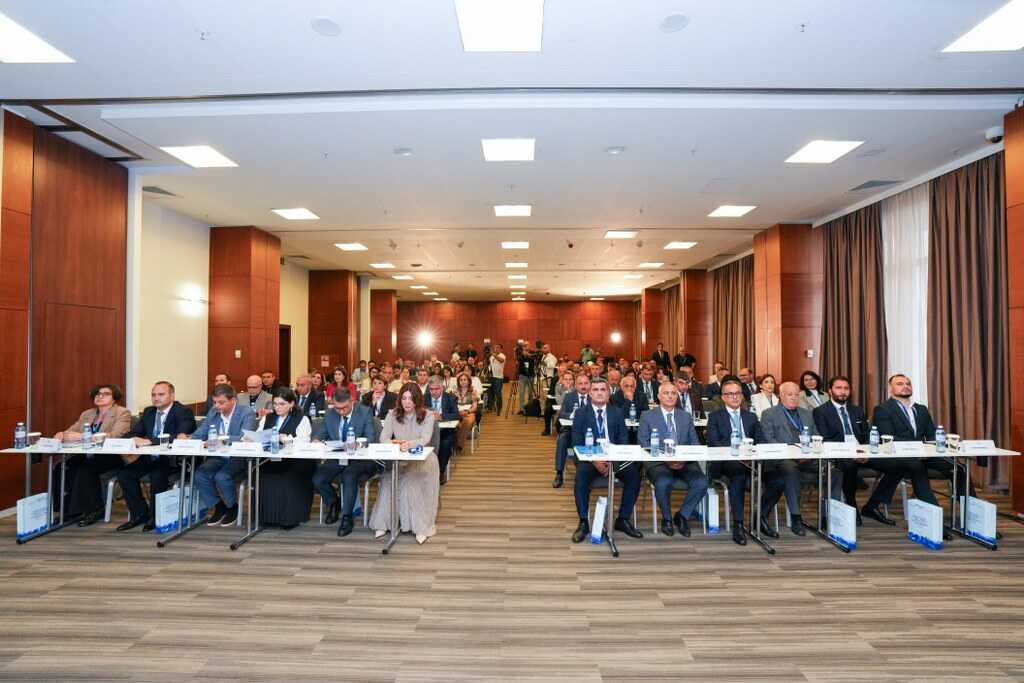 Qusarda “Dini mövzuların mediada təqdimatı: dini sabitliyin qorunmasında birgə məsuliyyət” mövzusunda konfrans keçirilir - Image 11