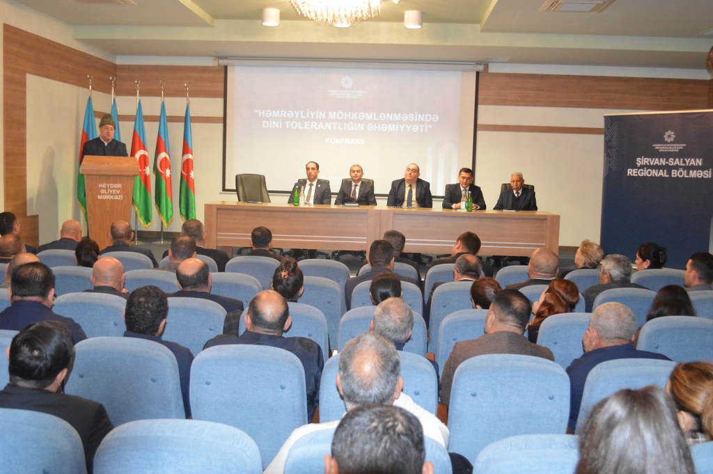 Biləsuvarda “Həmrəyliyin möhkəmləndirilməsində dini tolerantlığın əhəmiyyəti” mövzusunda konfrans keçirilib - Image 8