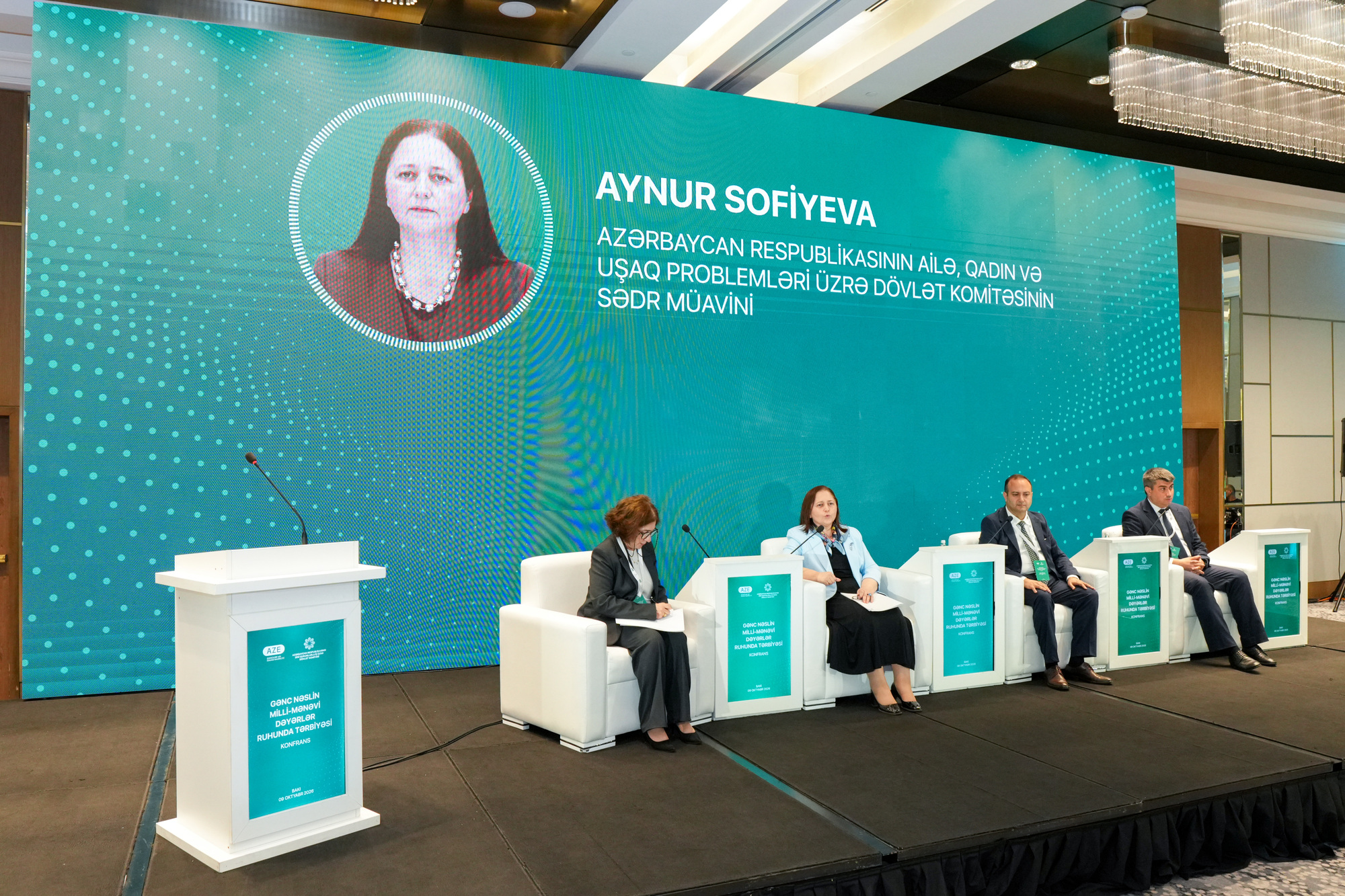 “Gənc nəslin milli-mənəvi dəyərlər ruhunda tərbiyəsi” mövzusunda konfrans işini panel sessiyalarla davam etdirir - Image 4
