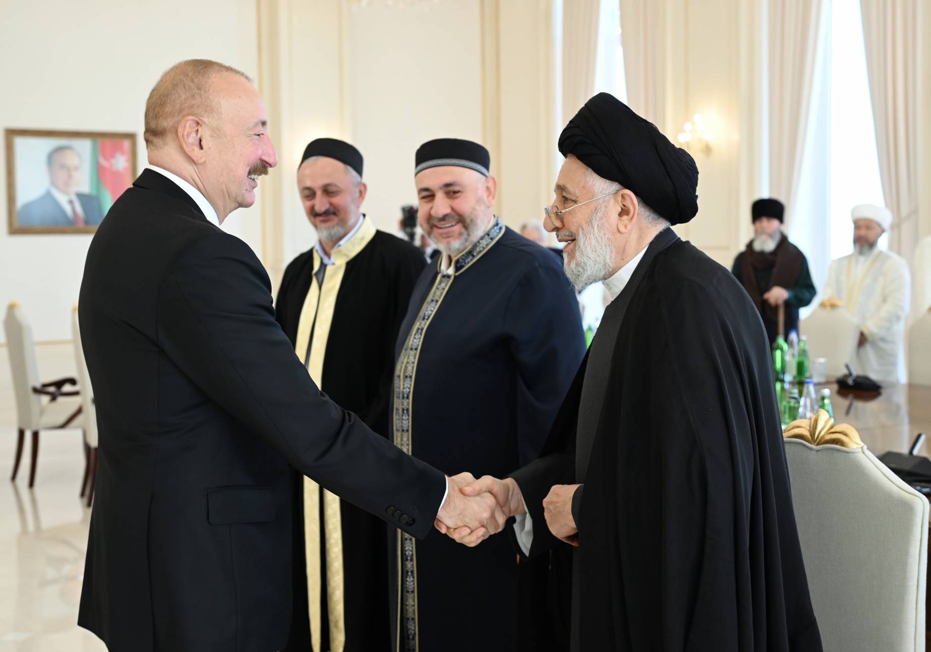 Prezident İlham Əliyev Bakıda keçirilən beynəlxalq konfransların iştirakçılarını qəbul edib - Image 35