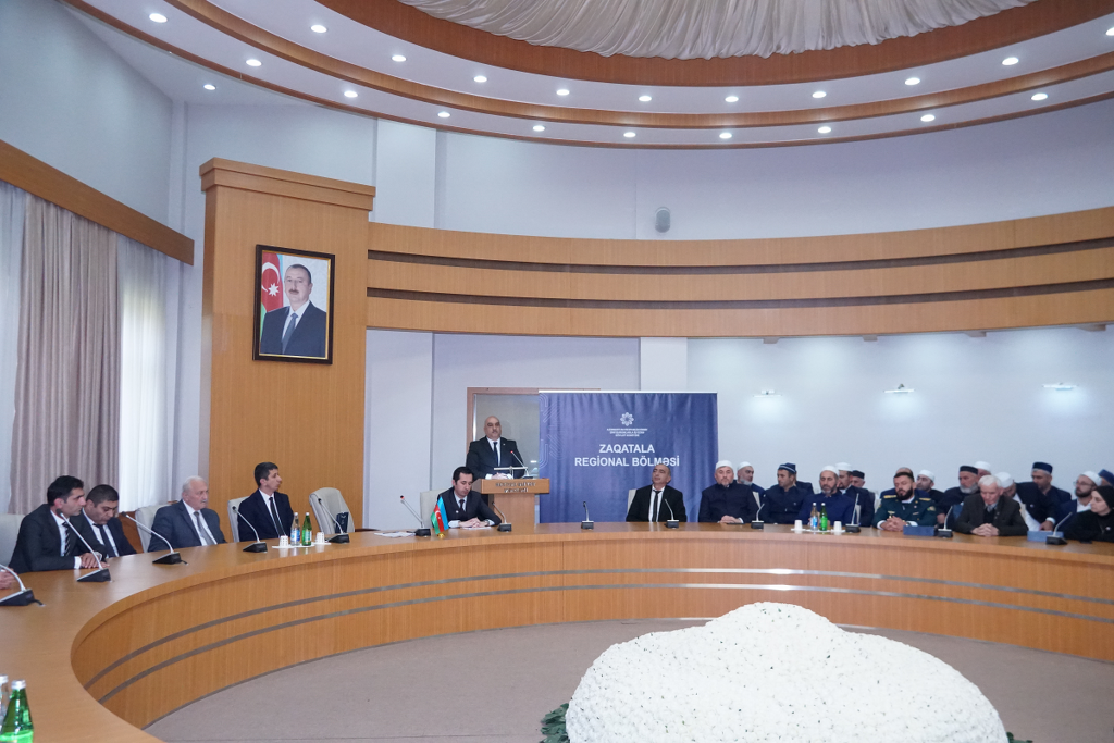 Zaqatalada “8 Noyabr Zəfər Günü – Müasir Azərbaycan Tarixinin Şanlı Səhifəsi” mövzusunda konfrans keçirilib - Image 4