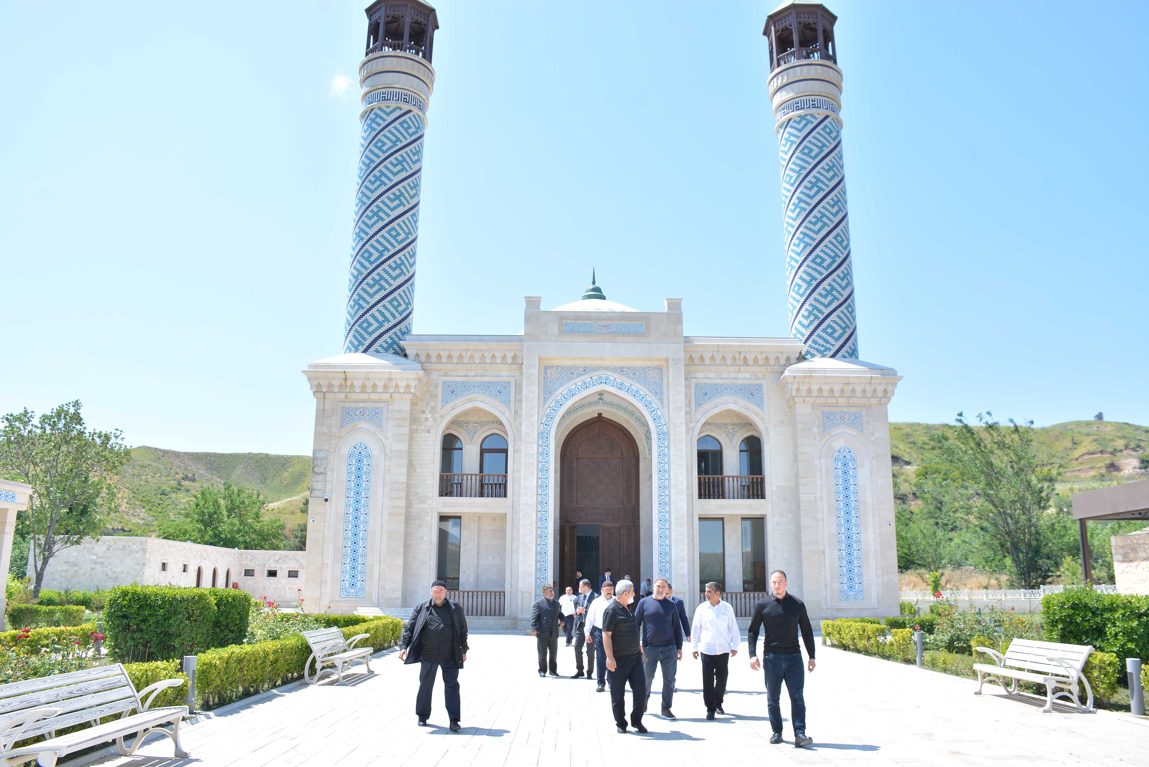 Din xadimləri Qarabağ və Şərqi Zəngəzurdakı tarixi-dini abidələri ziyarət ediblər - Image 21