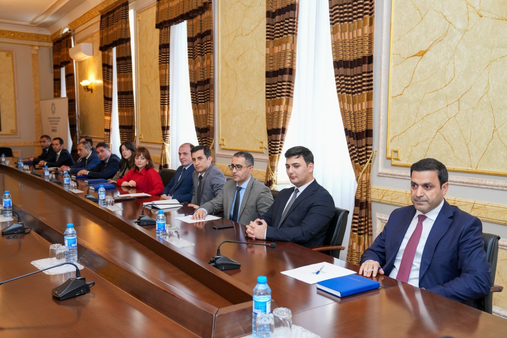 Dövlət Komitəsində Azərbaycan ədəbi dilinin düzgün tətbiq olunması ilə bağlı təlim keçirilib - Image 3