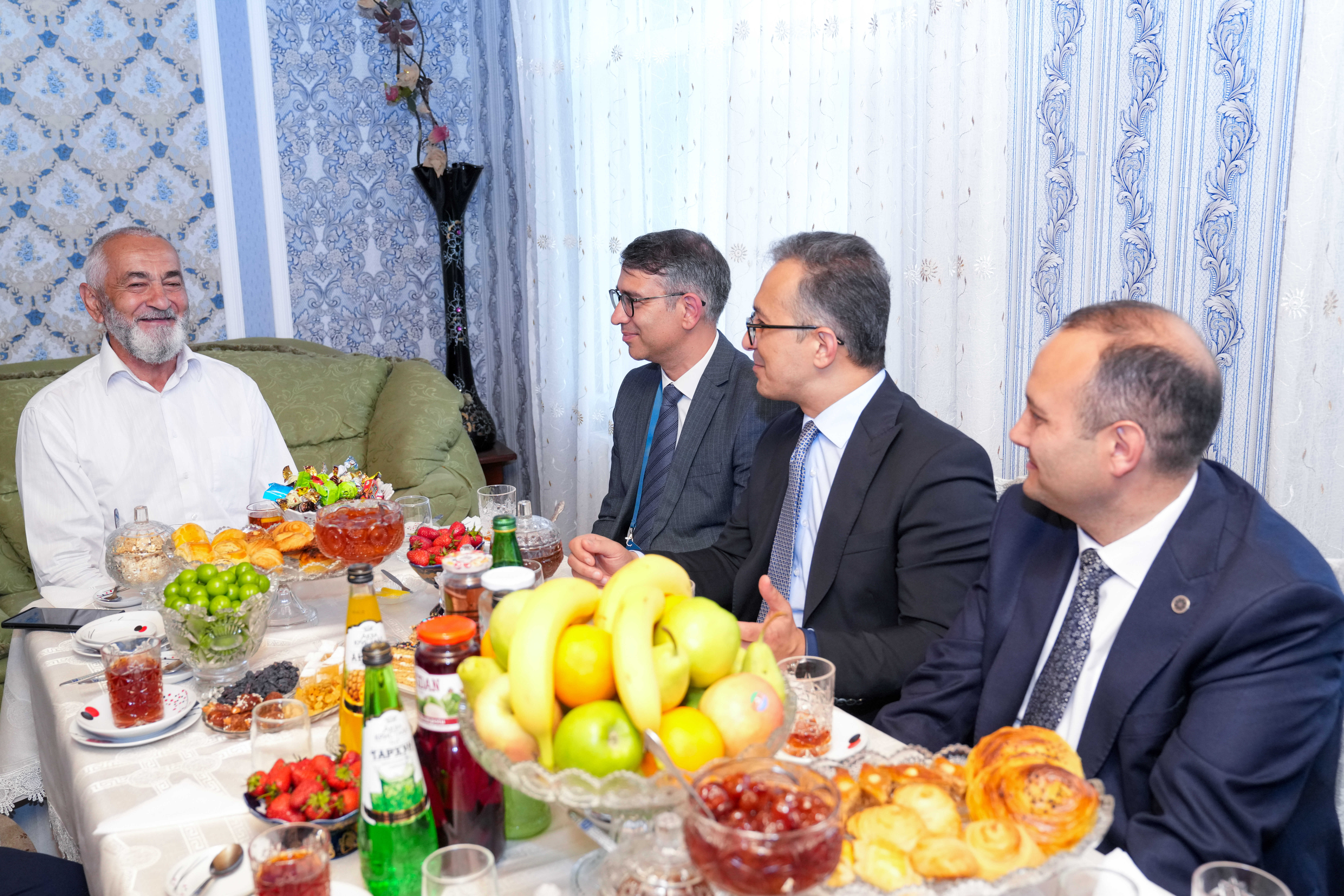 Dövlət Komitəsinin sədri Qəbələdə tələbənin evini ziyarət edib - Image 3