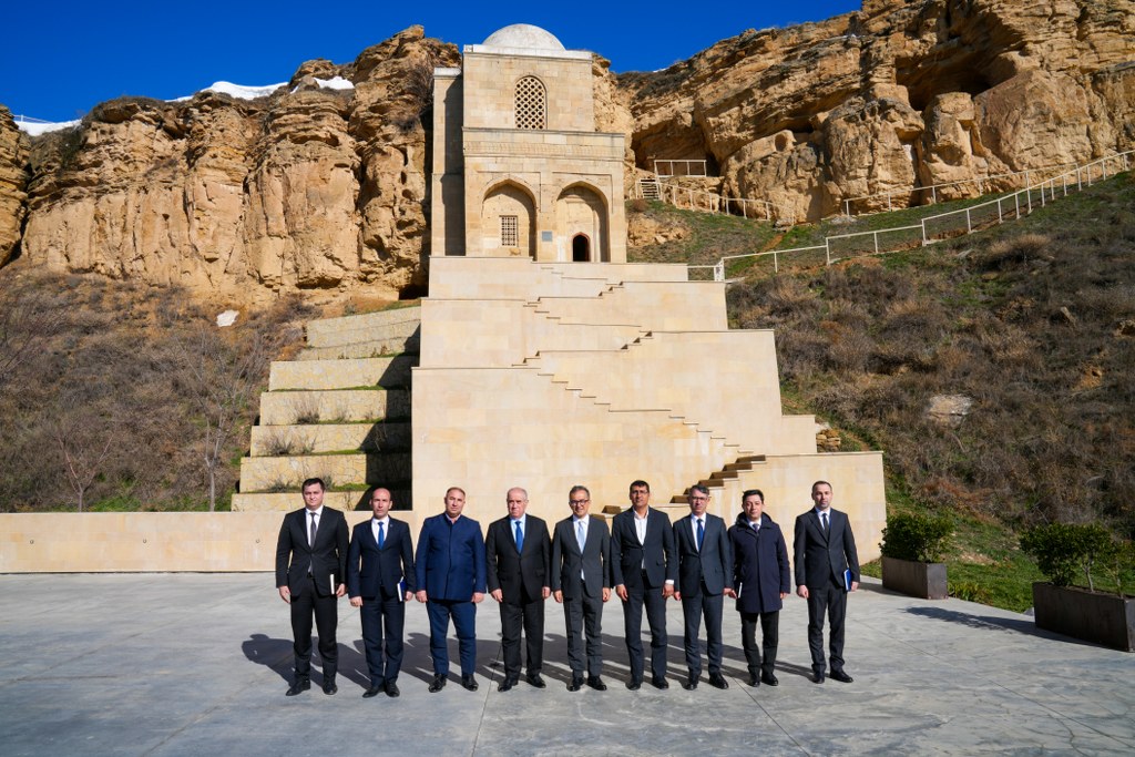 Dövlət Komitəsinin sədri Qobustanda yerləşən dini ibadət yerlərinin fəaliyyəti ilə tanış olub - Image 13