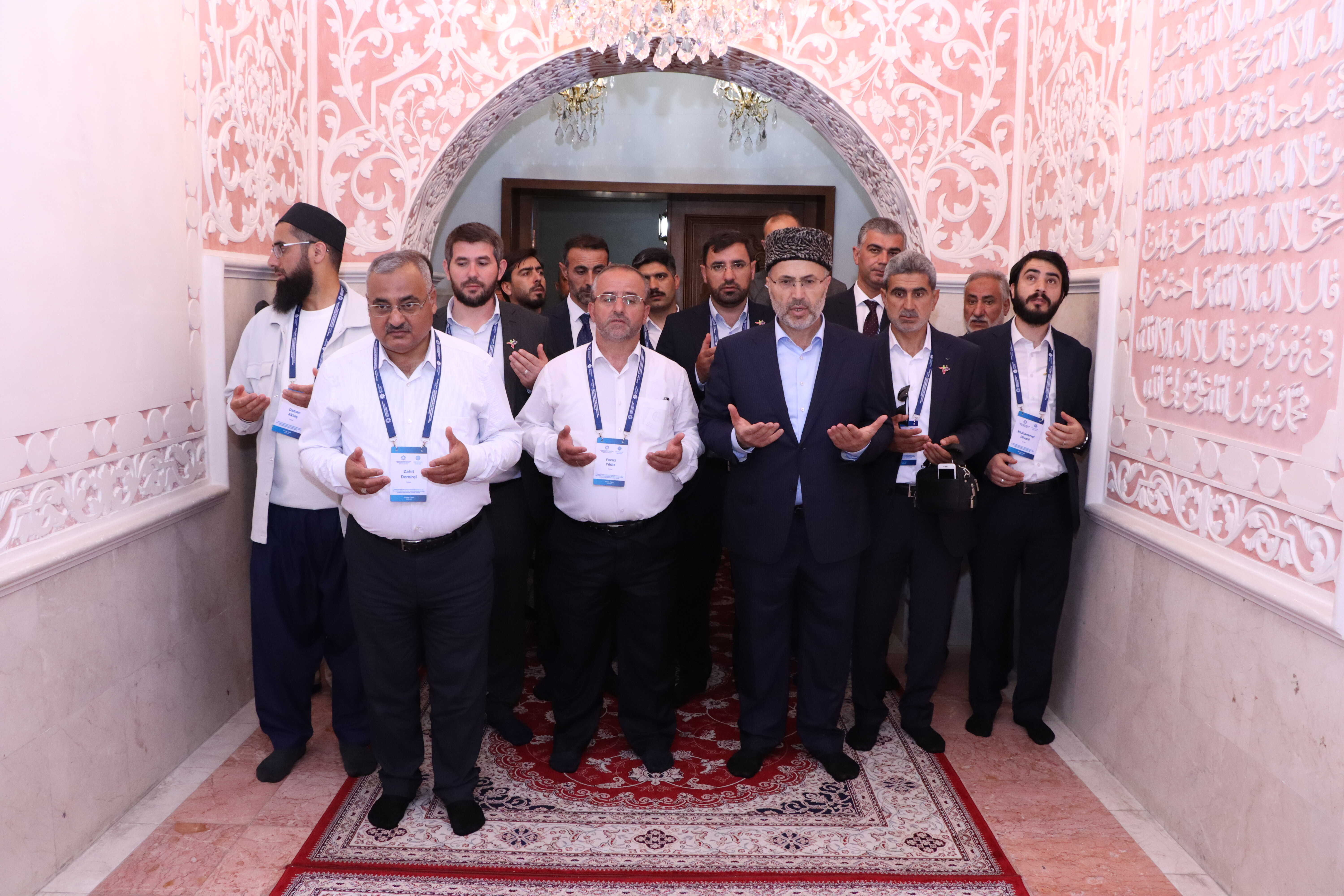 Azərbaycanda səfərdə olan din xadimləri Bakıda bir sıra ibadətgahların fəaliyyəti ilə tanış olublar - Image 9