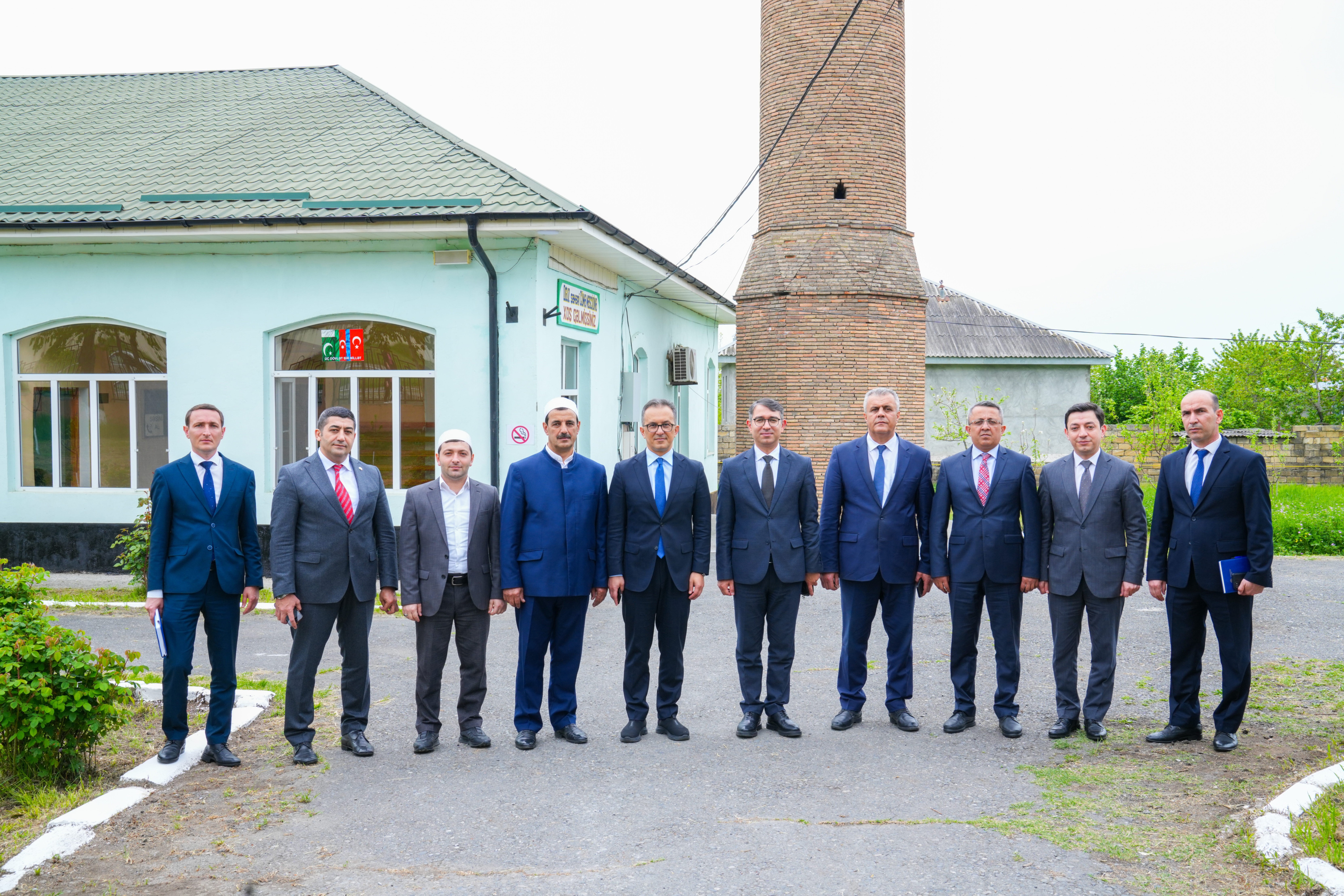 Komitə sədri Oğuz rayonununda dini ibadət yerlərini ziyarət edib - Image 15