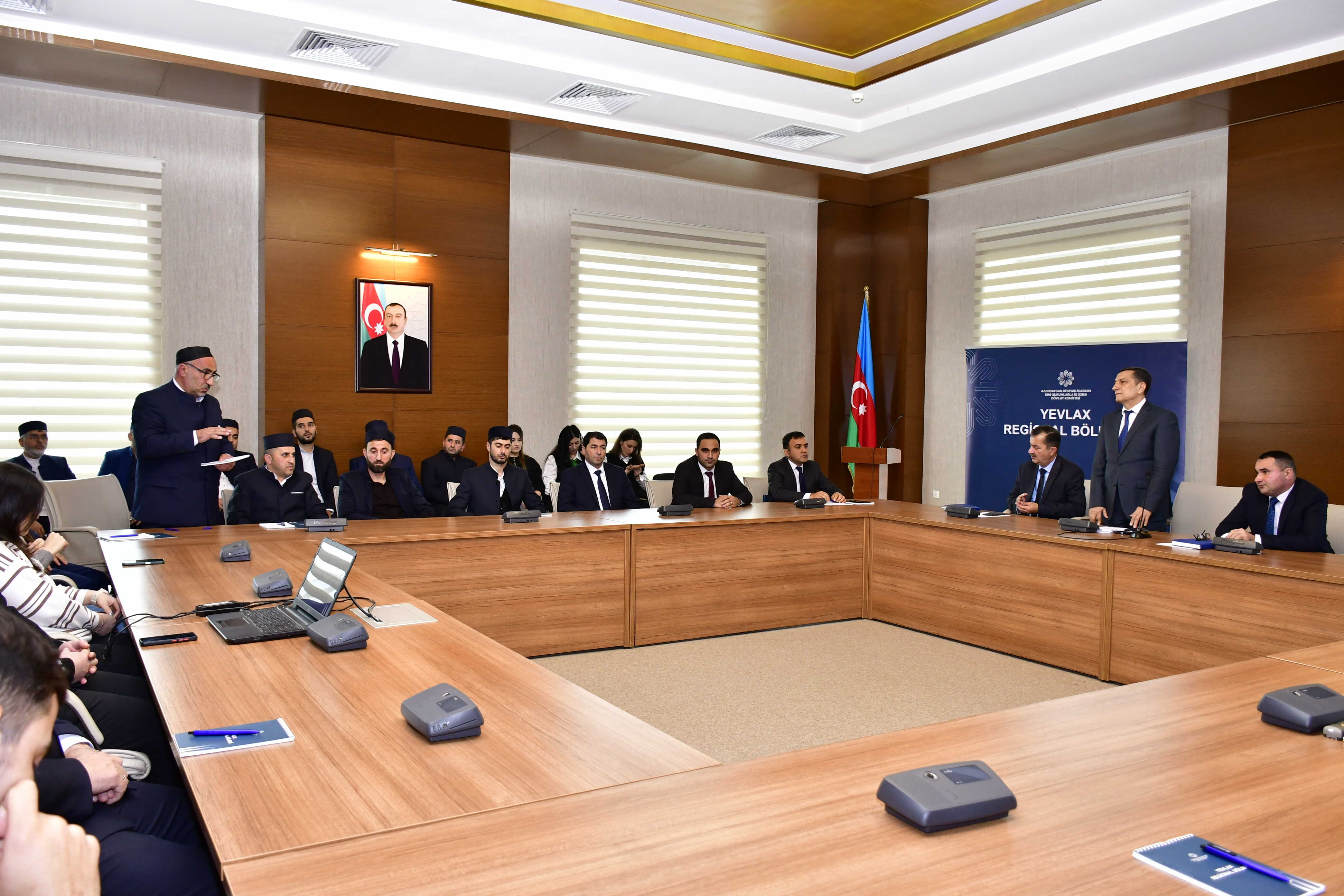 Ağdaşda “Dini məzhəbçilik meyillərinin milli birliyə və dini təhlükəsizliyə təsiri” mövzusunda konfrans keçirilib - Image 10