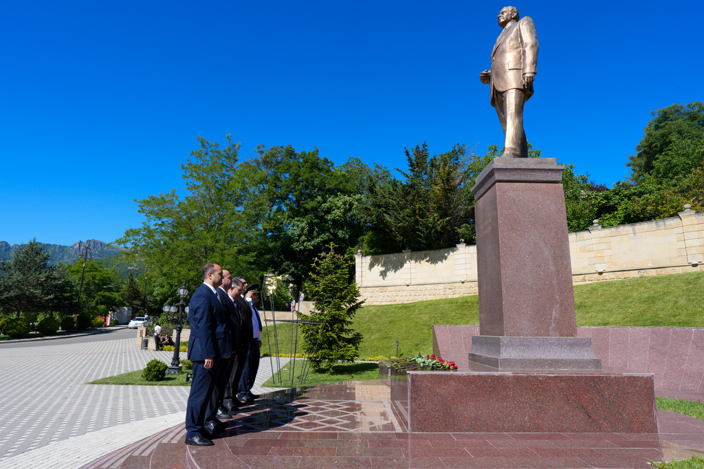 Lerikdə “Müasir dövrdə dini təhlükəsizlik və ideoloji təhdidlər” mövzusunda regional konfrans keçirilir - Image 1