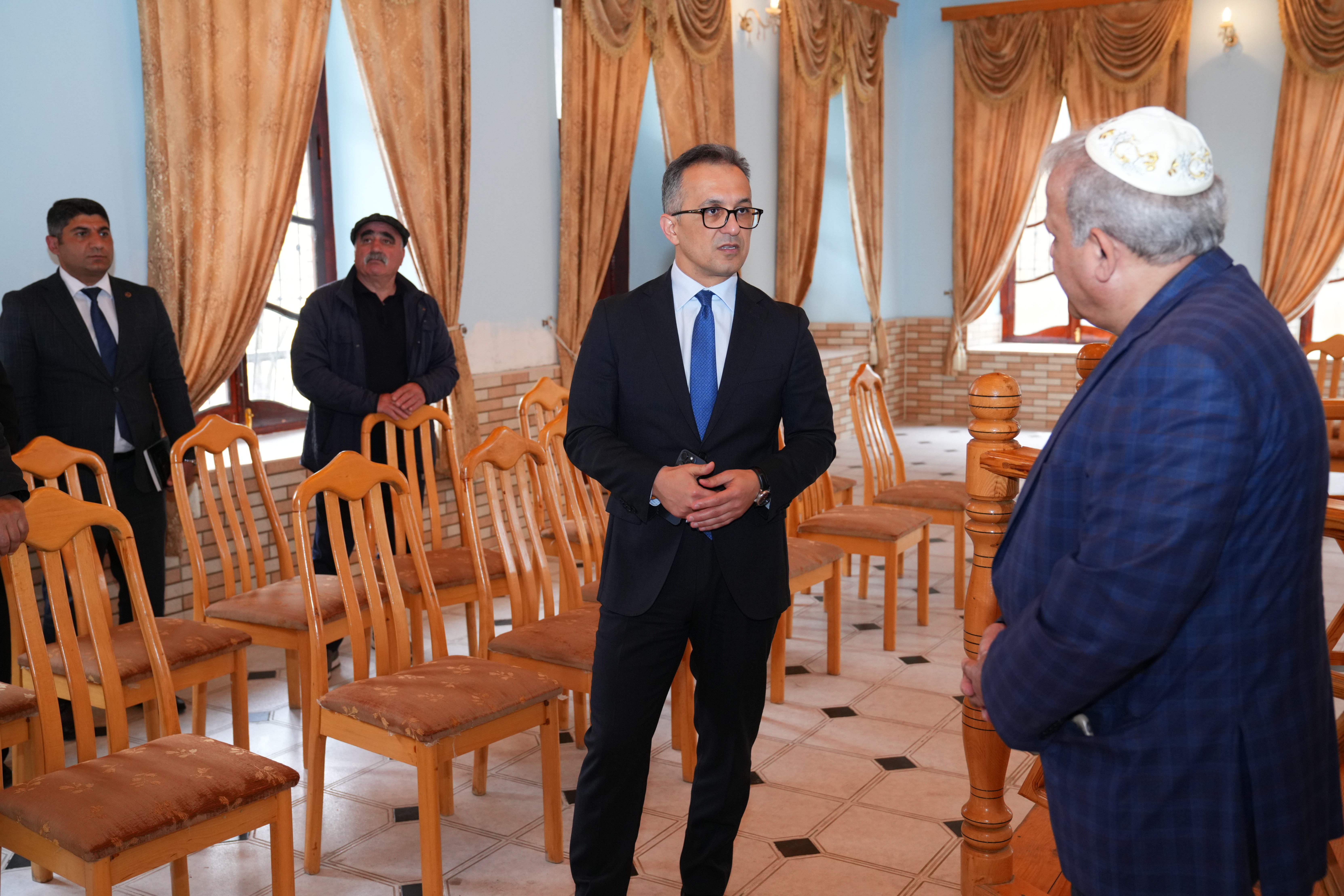 Komitə sədri Oğuz rayonununda dini ibadət yerlərini ziyarət edib - Image 7