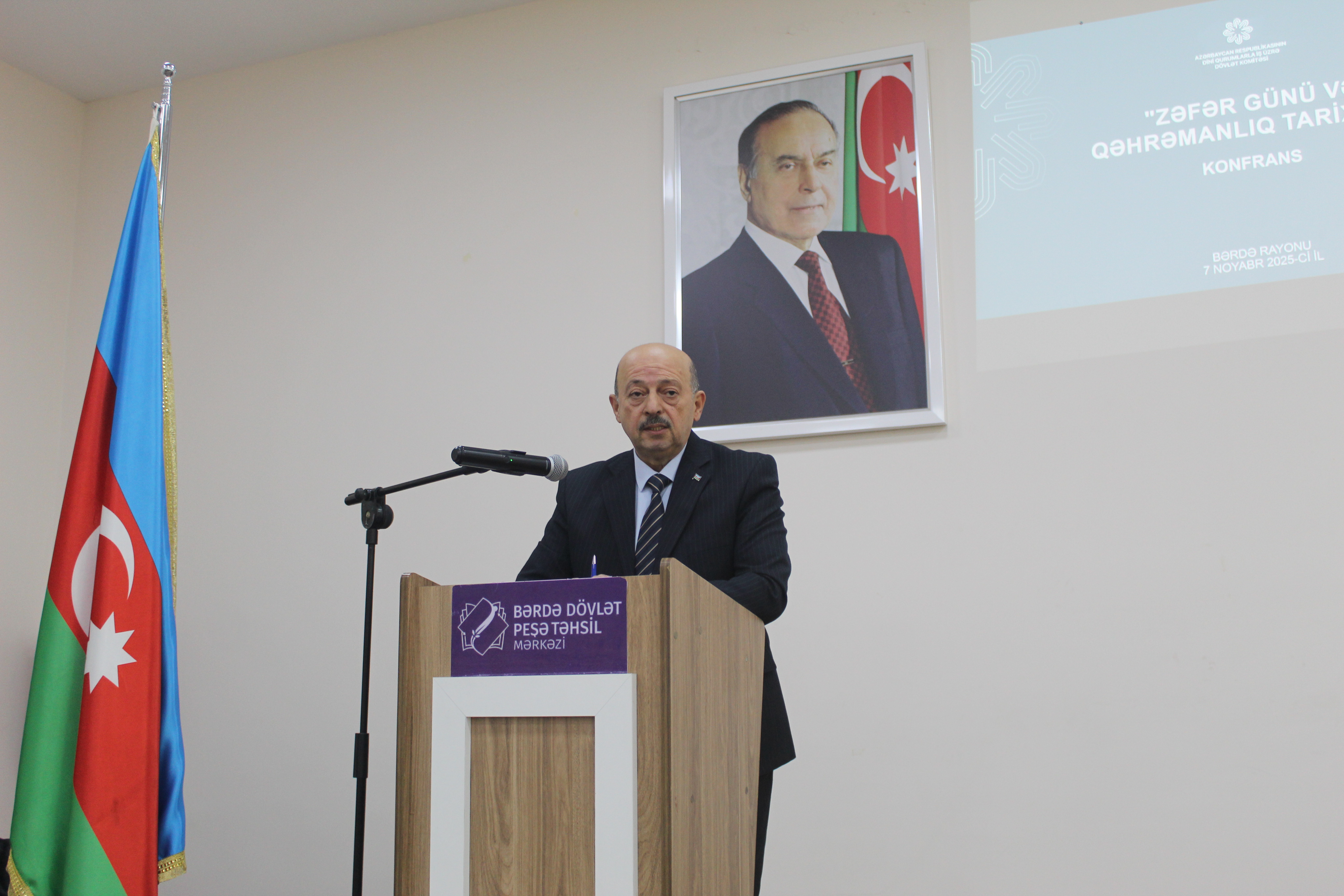 Bərdədə “Zəfər Günü və qəhrəmanlıq tariximiz” mövzusunda konfrans keçirilib - Image 10