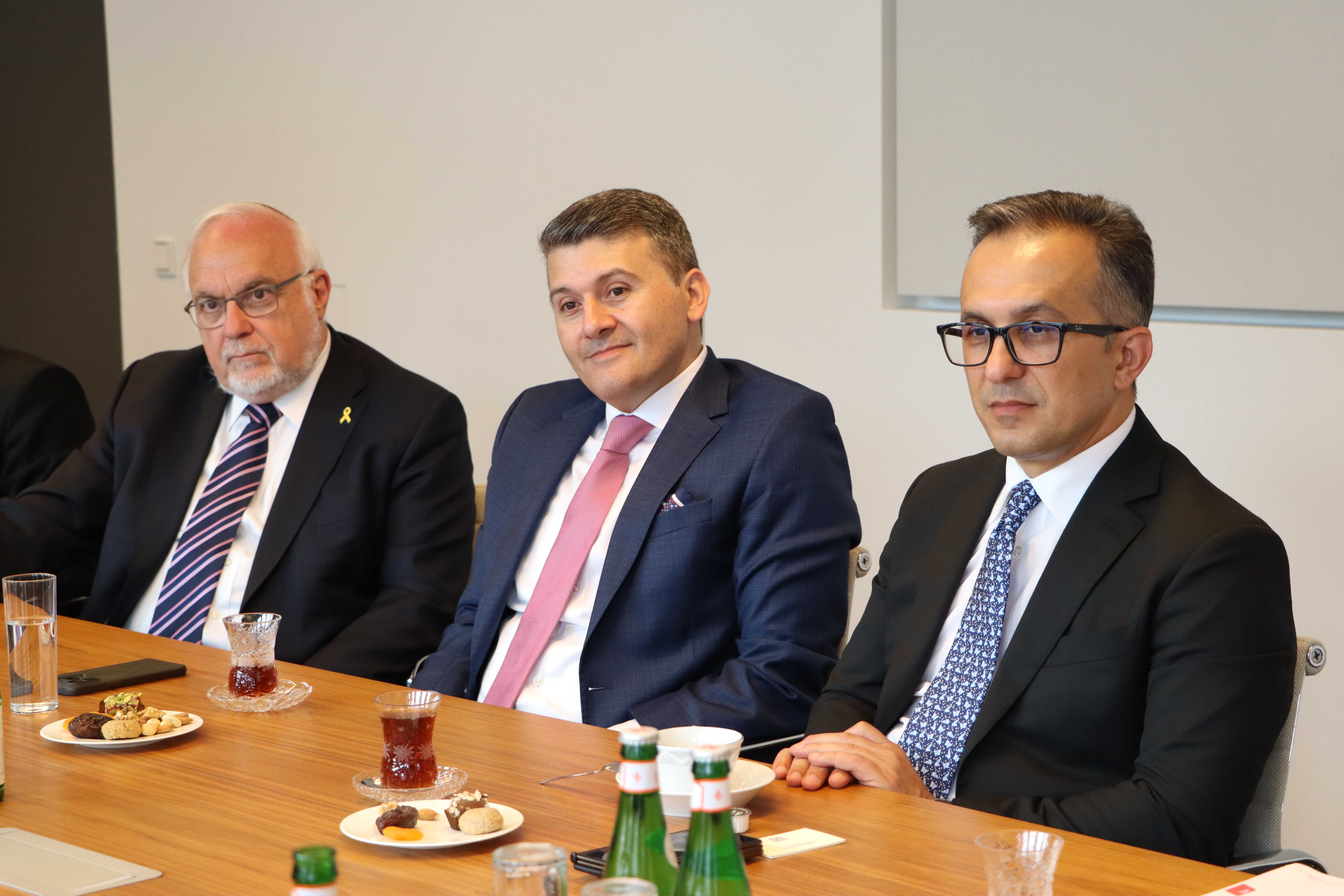 Azərbaycan nümayəndə heyəti Almaniyada müxtəlif dini konfessiyaların nümayəndələri ilə görüşüb - Image 9