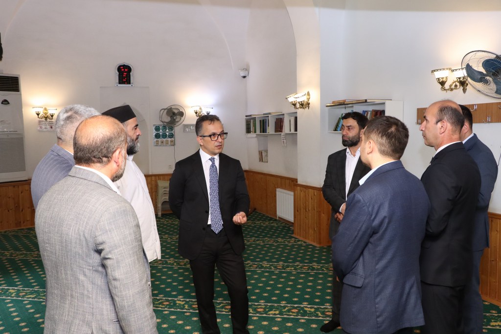 Komitə sədri Xəzər rayonunda yerləşən məscidləri ziyarət edib - Image 13