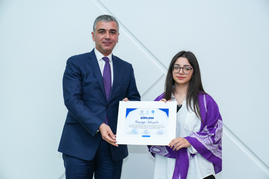 “Xurşidbanu Natəvan” təqaüd proqramı üzrə müsabiqə qaliblərinin mükafatlandırılma mərasimi keçirilib - Image 12