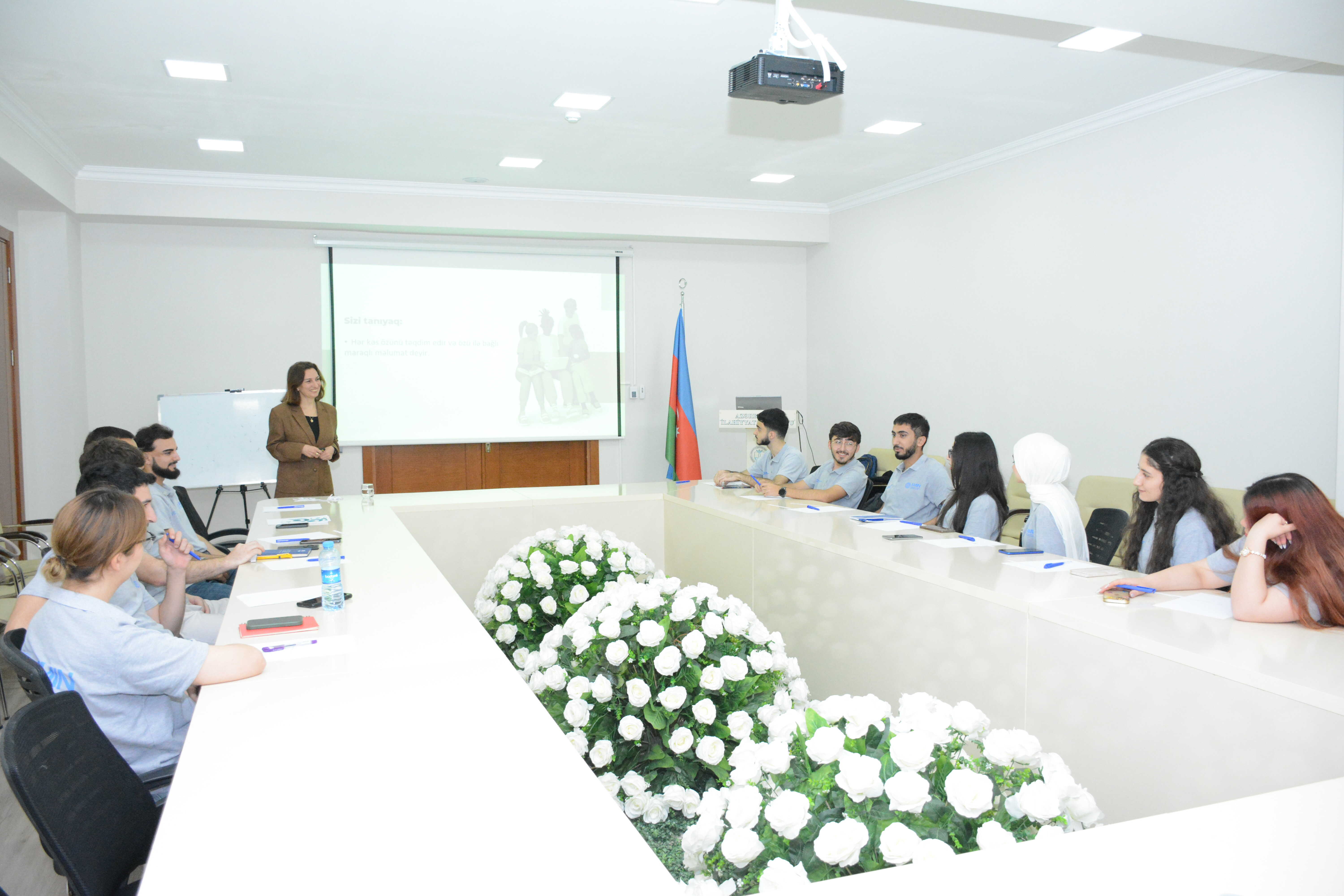 “AMİN” könüllüləri üçün “Auditoriya qarşısında çıxış, nitq sənəti” mövzusunda təlim keçirilib - Image 6
