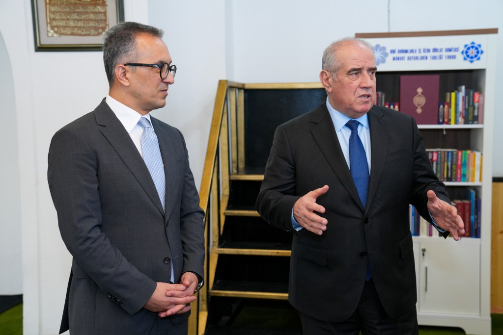 Dövlət Komitəsinin sədri Qobustanda yerləşən dini ibadət yerlərinin fəaliyyəti ilə tanış olub - Image 3