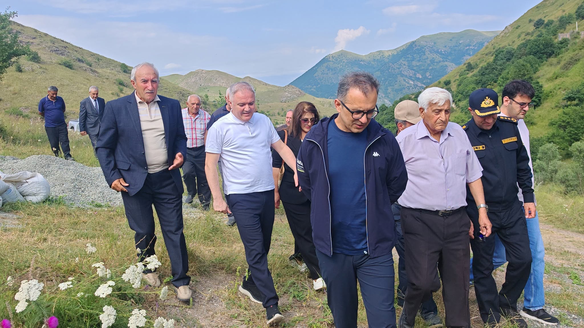 Kəlbəcərdə qəbiristanlıqlara baxış keçirilib - Image 3