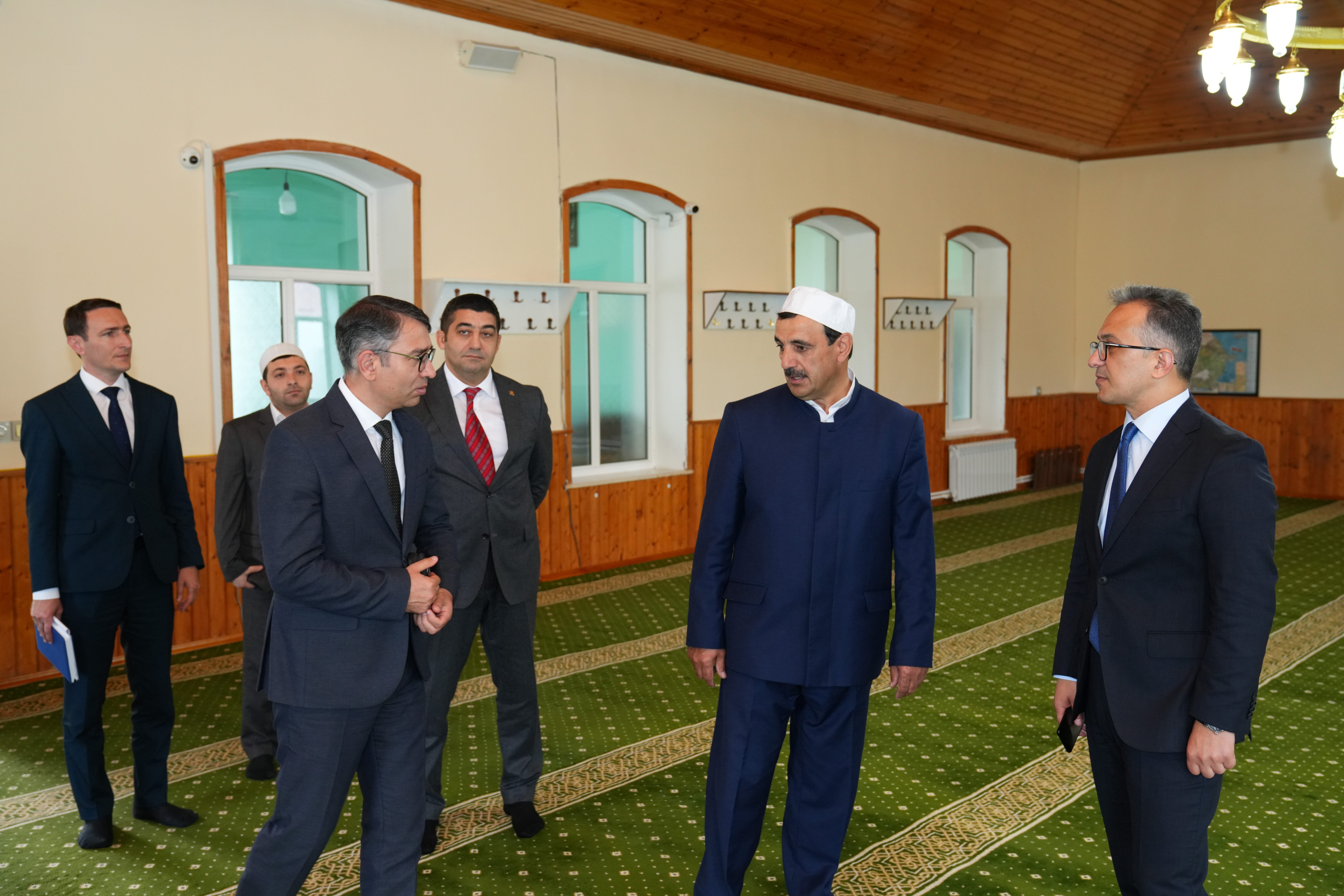 Komitə sədri Oğuz rayonununda dini ibadət yerlərini ziyarət edib - Image 13