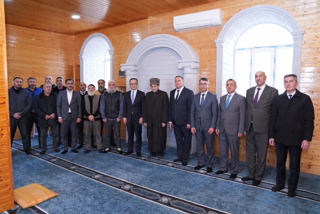 Dövlət Komitəsinin sədri Siyəzən rayonunda yerləşən məscidlərin fəaliyyəti ilə tanış olub - Image 5
