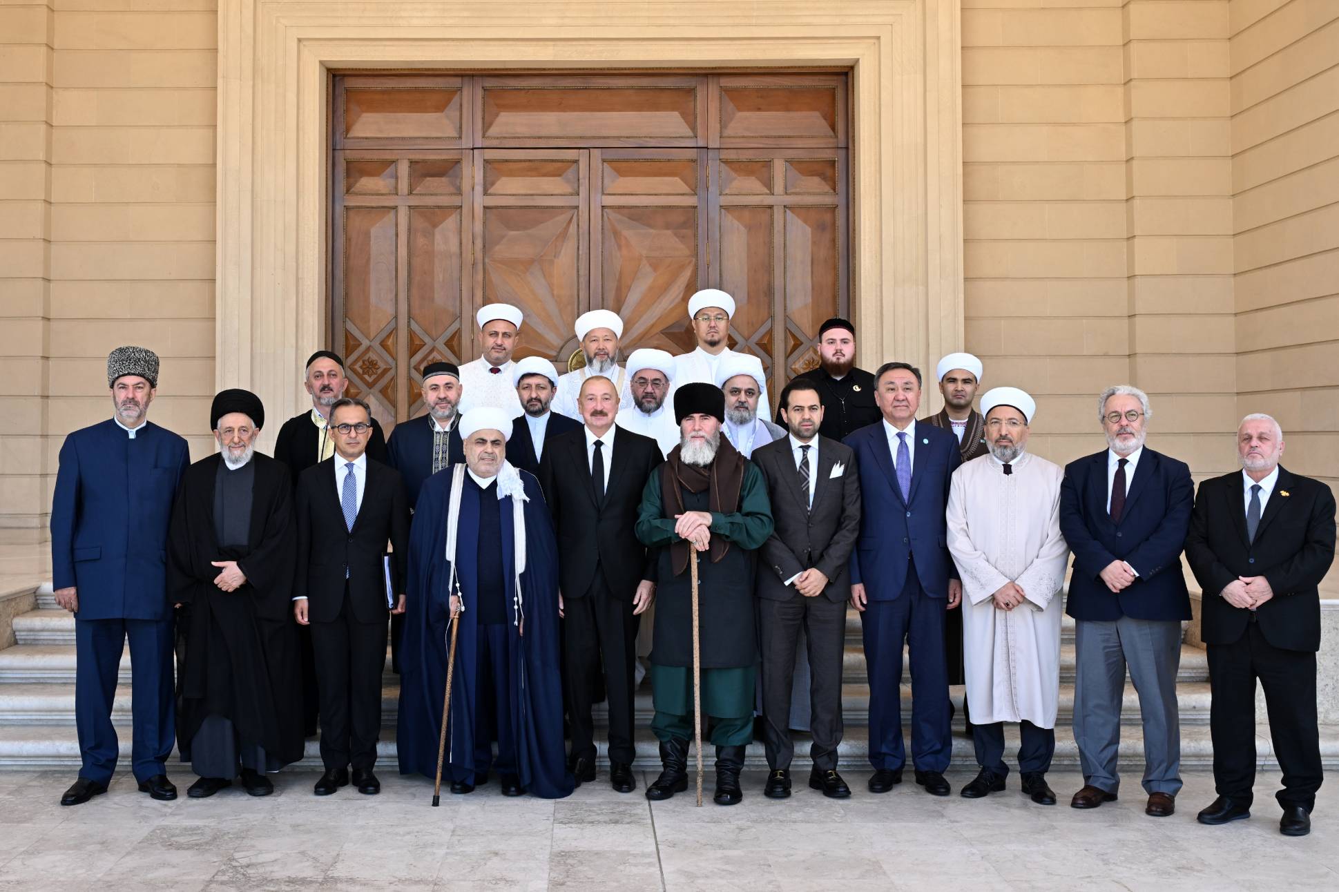 Prezident İlham Əliyev Bakıda keçirilən beynəlxalq konfransların iştirakçılarını qəbul edib - Image 42