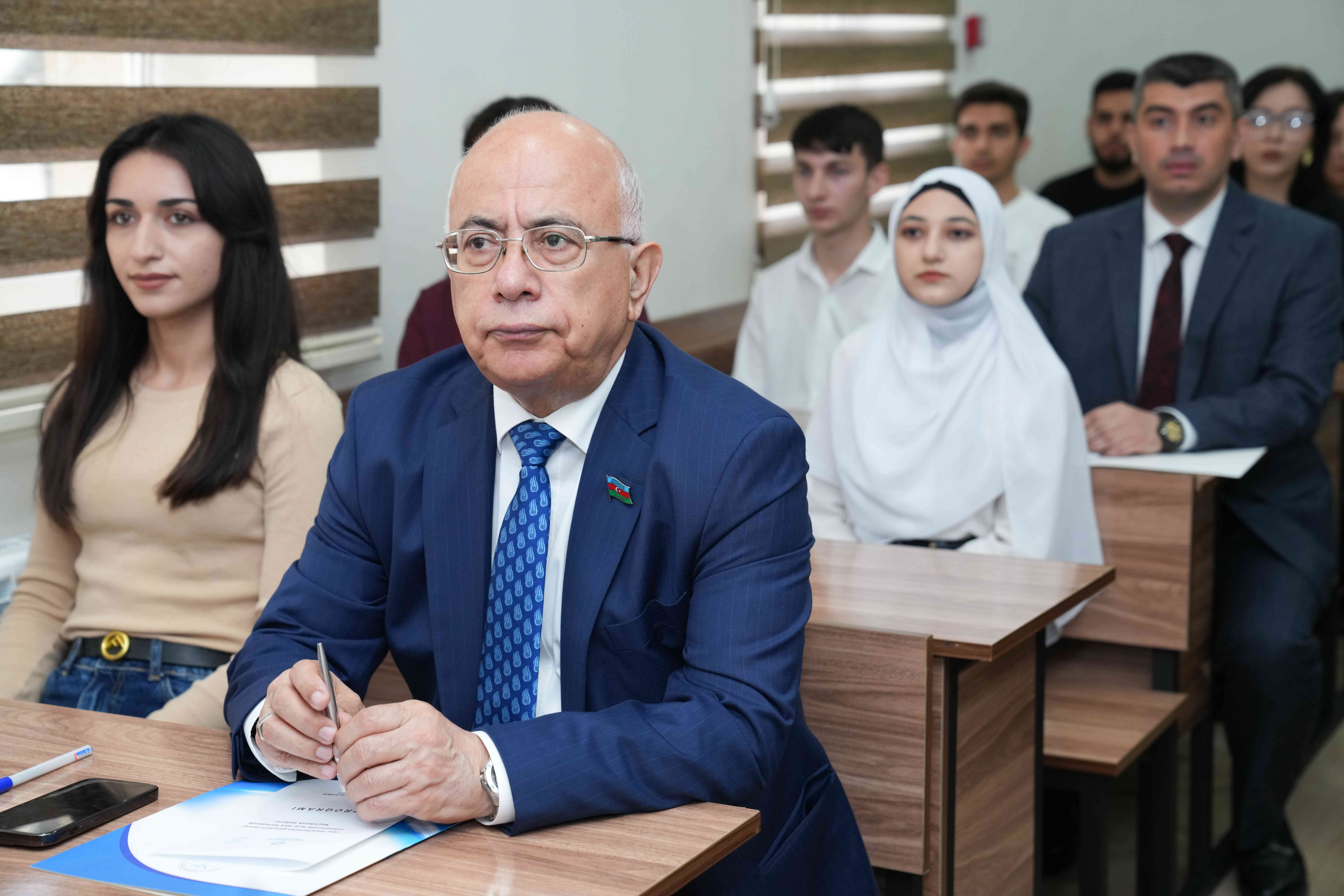 Azərbaycan İlahiyyat İnstitutunda “Ailə dəyərlərimizə gənclərin baxışı” mövzusunda açıq dərs formatında tədbir keçirilib - Image 29