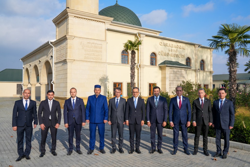Dövlət Komitəsinin sədri Göyçayda məscidi ziyarət edib - Image 1