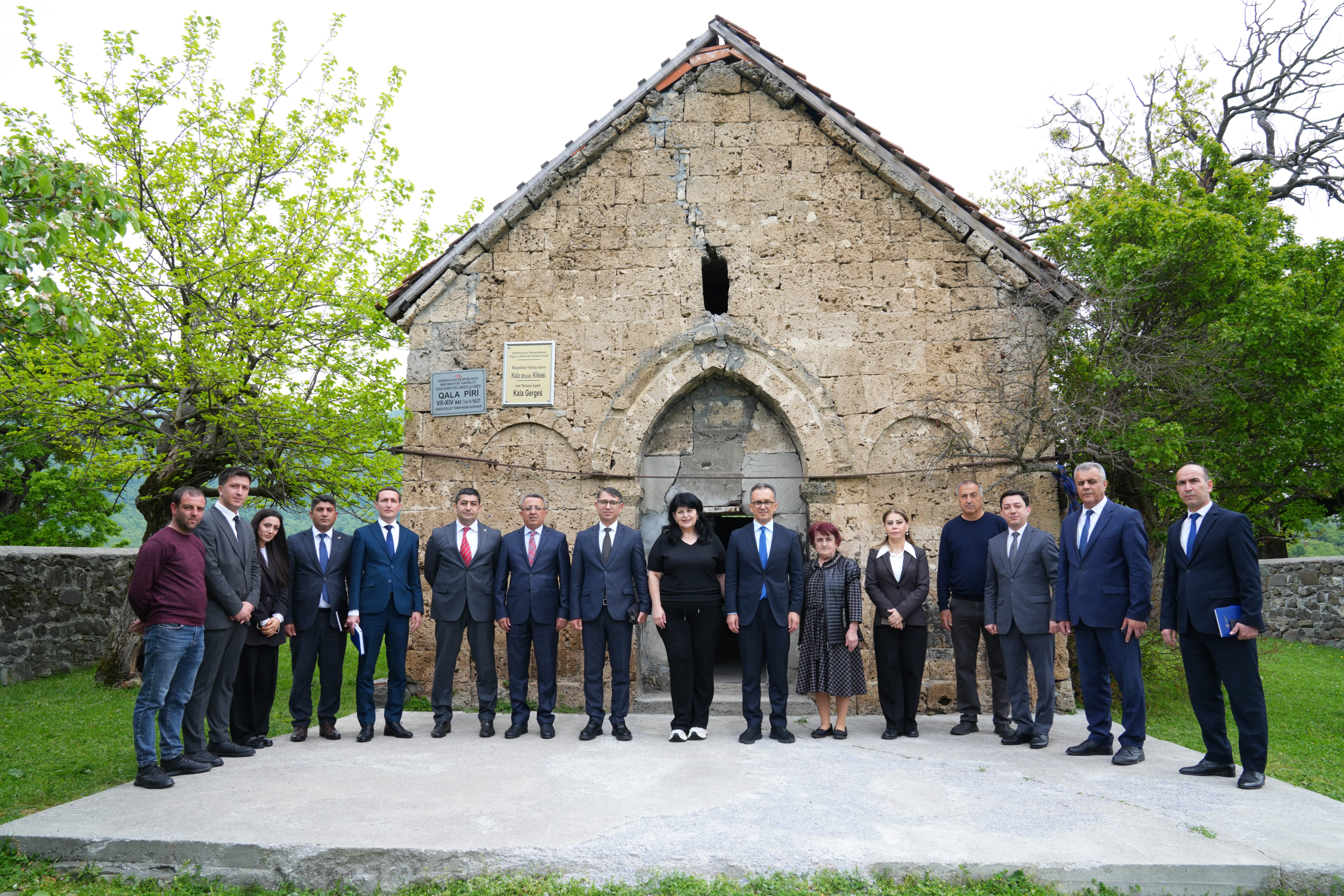 Komitə sədri Oğuz rayonununda dini ibadət yerlərini ziyarət edib - Image 6