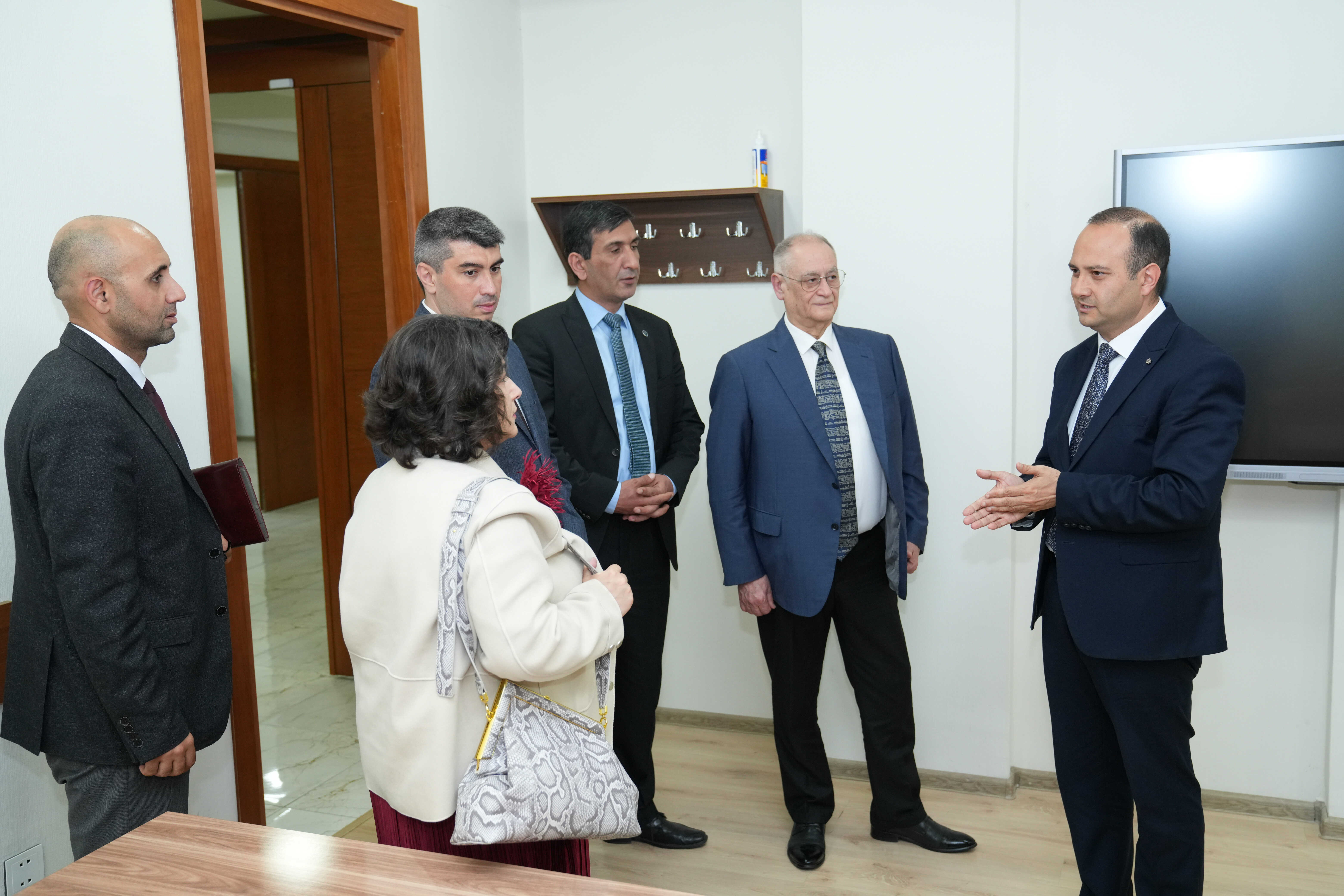Dövlət Komitəsi yanında İctimai Şuranın üzvləri Azərbaycan İlahiyyat İnstitutu və Bakı İlahiyyat kollecində olublar - Image 3