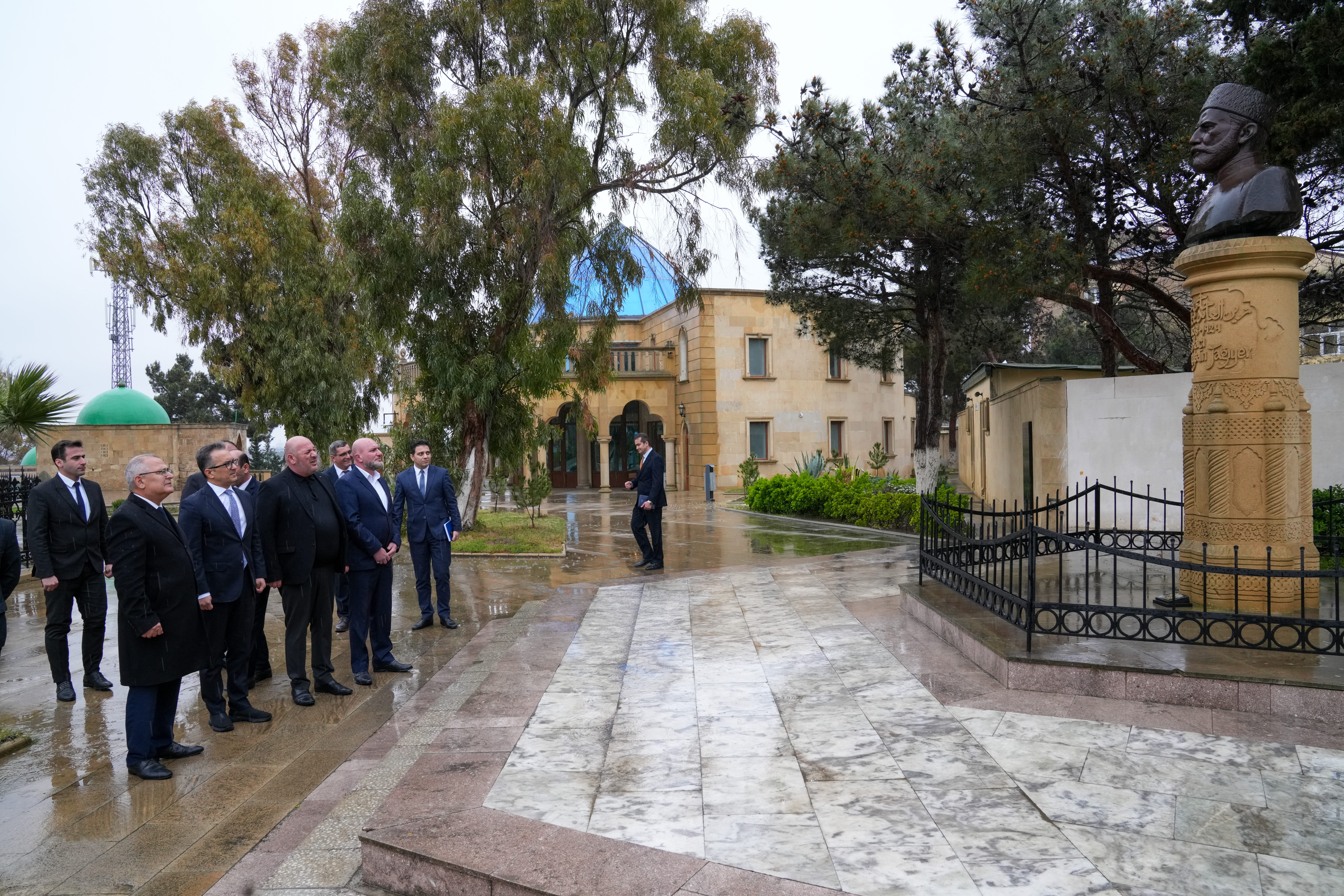 Dövlət Komitəsinin sədri Bakıda fəaliyyət göstərən ziyarətgahlarda olub - Image 13