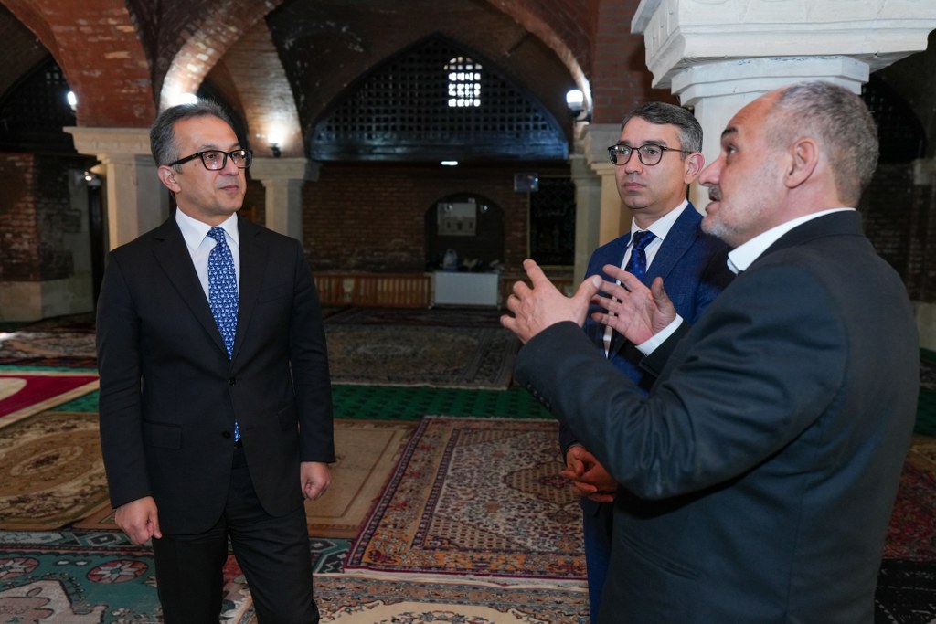 Dövlət Komitəsinin sədri Salyan şəhərində yerləşən məscidlərin fəaliyyəti ilə tanış olub - Image 9