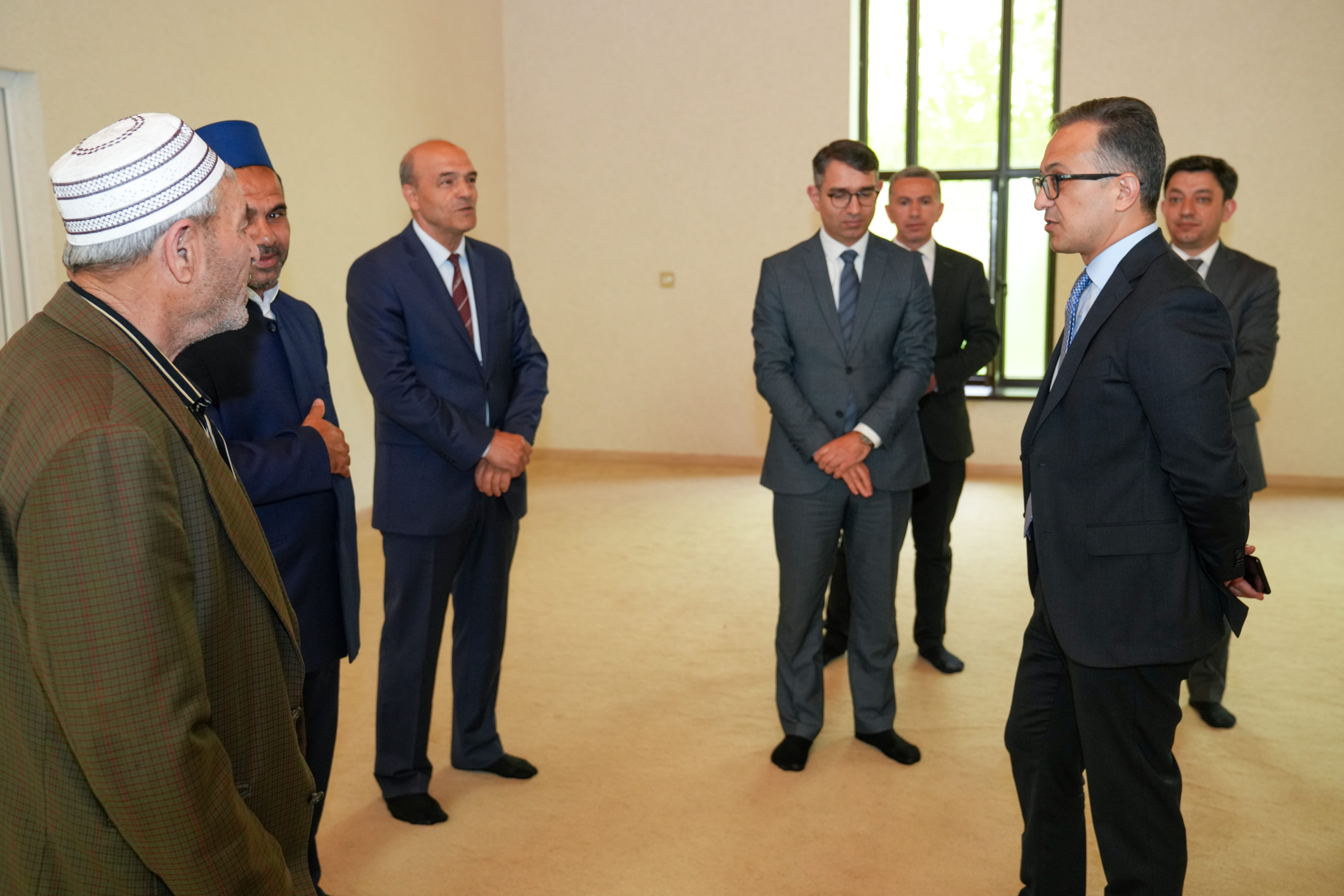 Dövlət Komitəsinin sədri Zərdab rayonunda yerləşən məscidlərin fəaliyyəti ilə tanış olub - Image 1