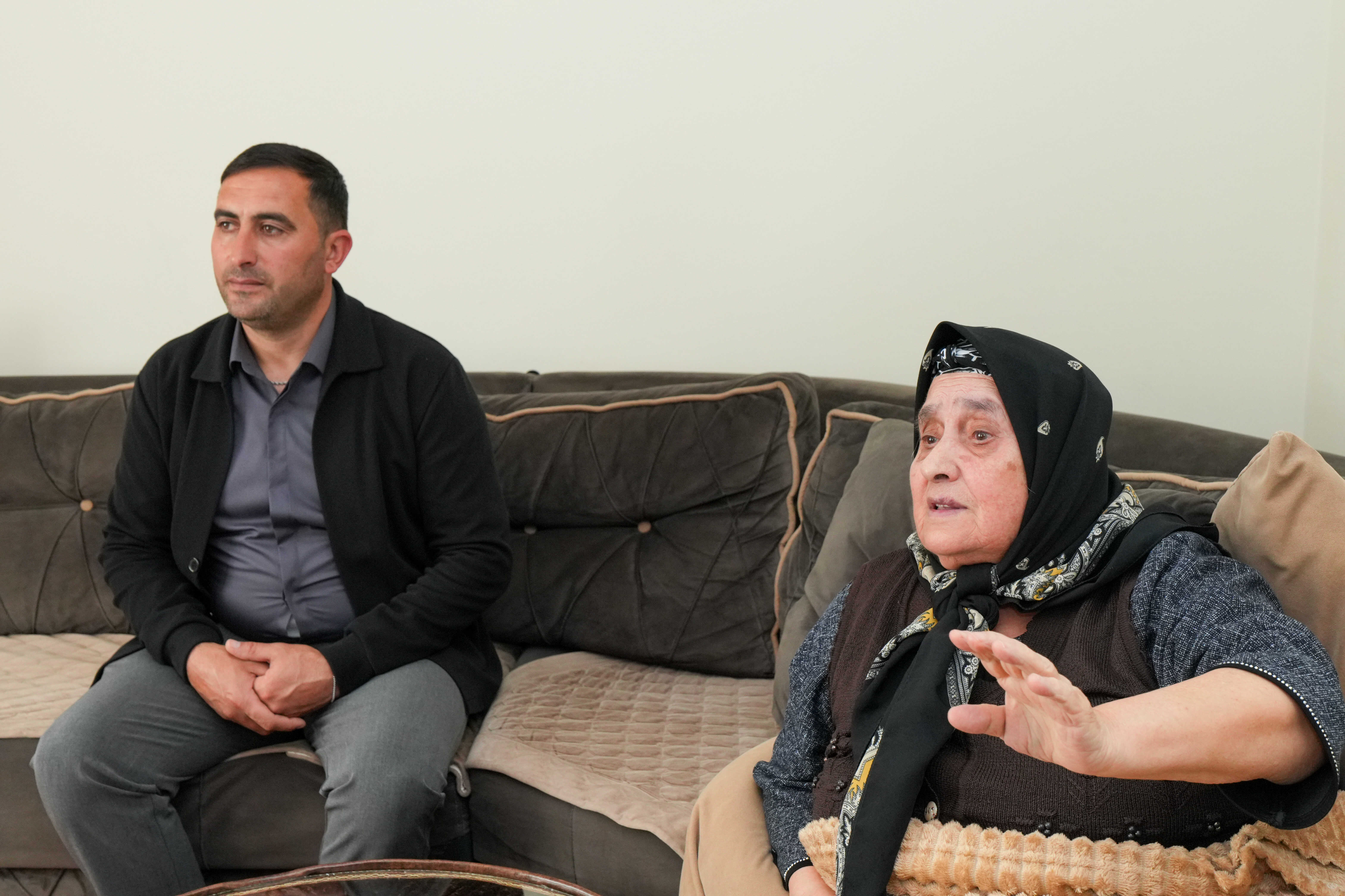 Dövlət Komitəsinin sədri Bərdədə tələbənin ailəsini ziyarət edib - Image 4