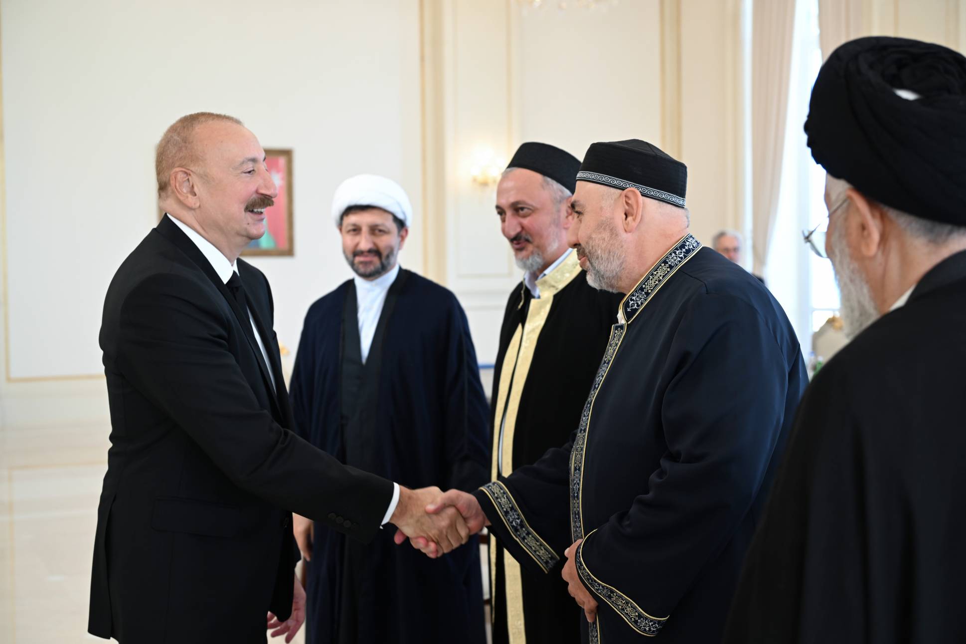 Prezident İlham Əliyev Bakıda keçirilən beynəlxalq konfransların iştirakçılarını qəbul edib - Image 32