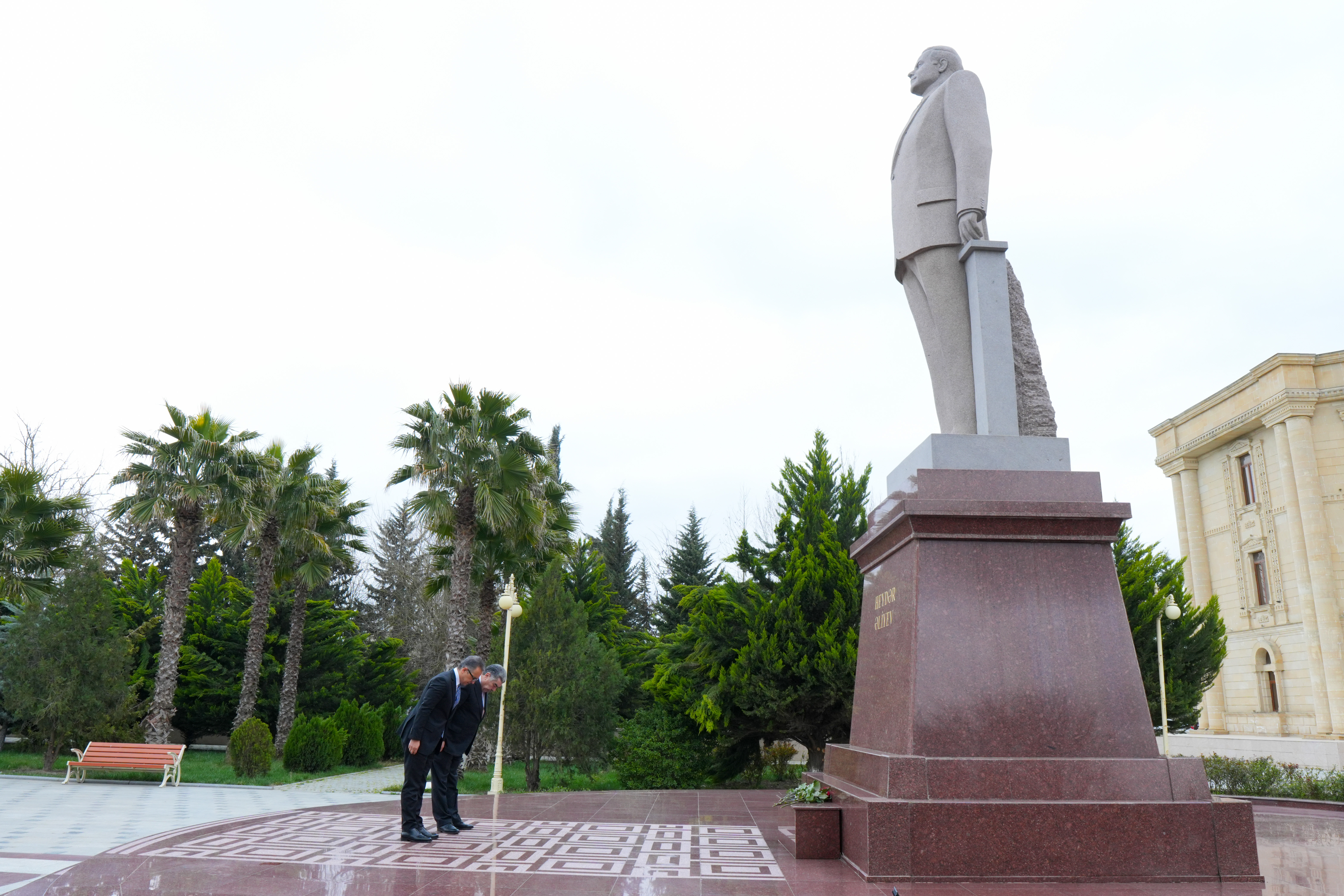 Dövlət Komitəsinin sədri Salyan rayonunda vətəndaşları qəbul edib - Image 3