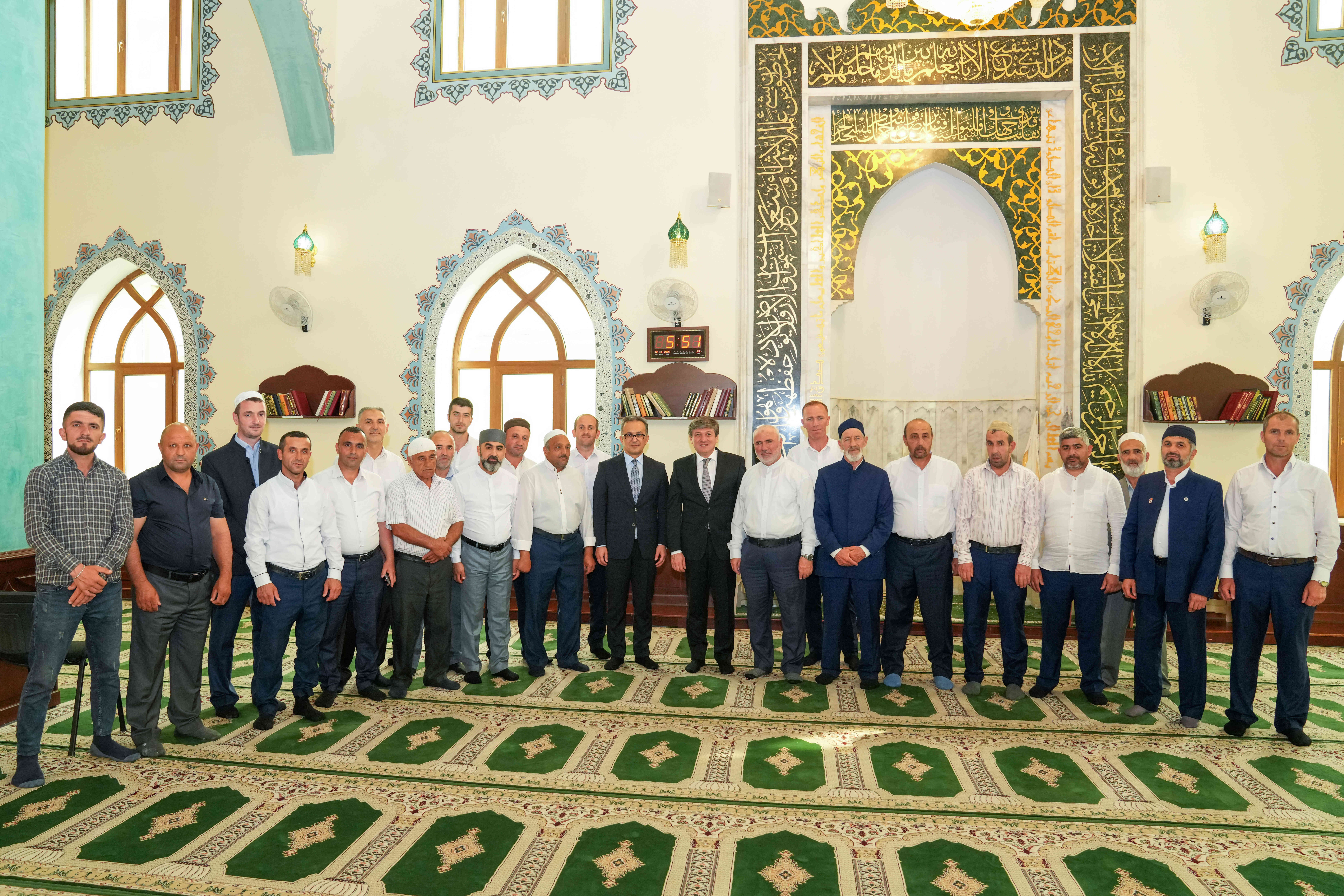 Komitə sədri Qəbələ şəhərindəki məscidlərin fəaliyyəti ilə tanış olub - Image 9