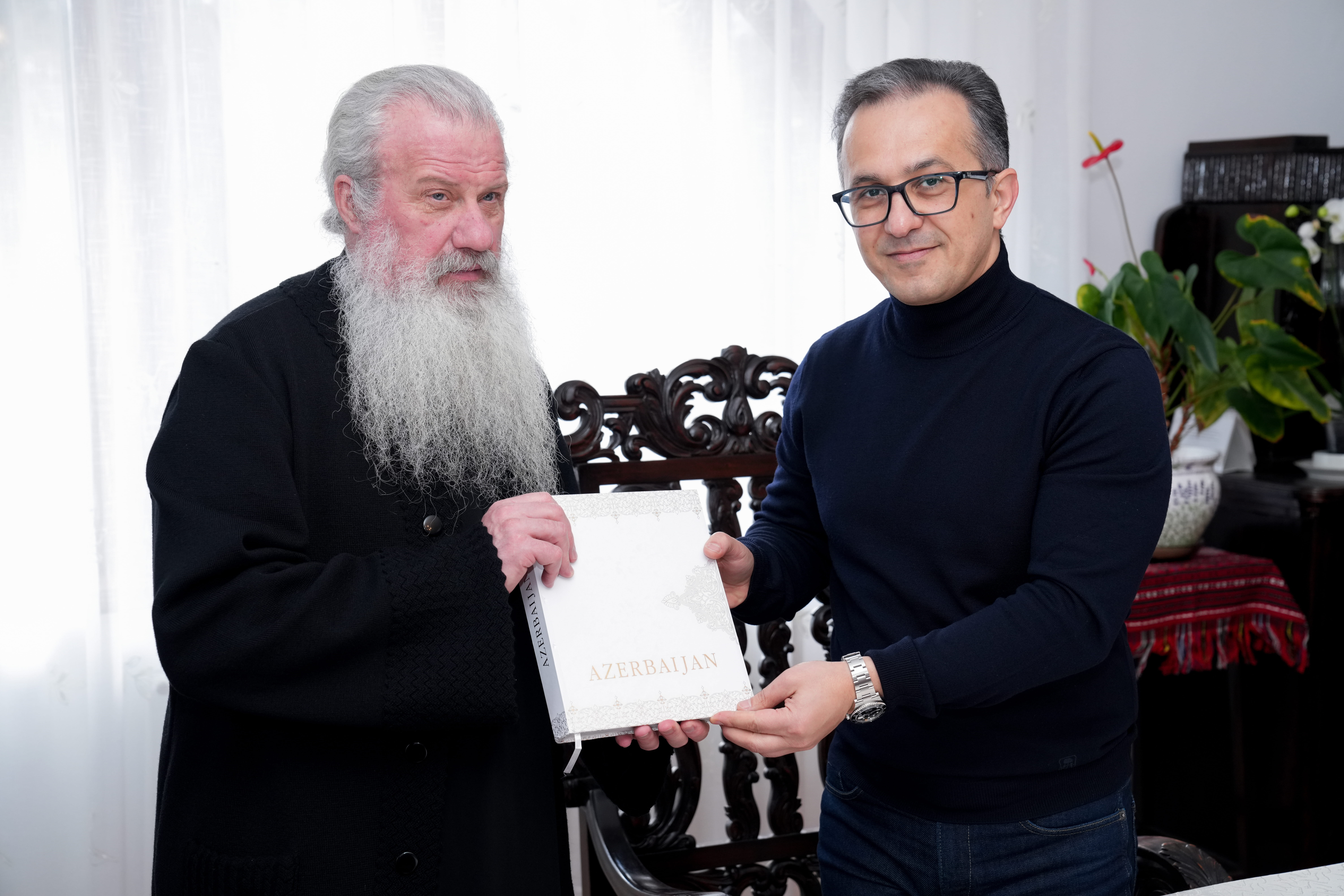 Dövlət Komitəsinin nümayəndə heyəti Rumıniyada kilsə və monastırları ziyarət edib - Image 13