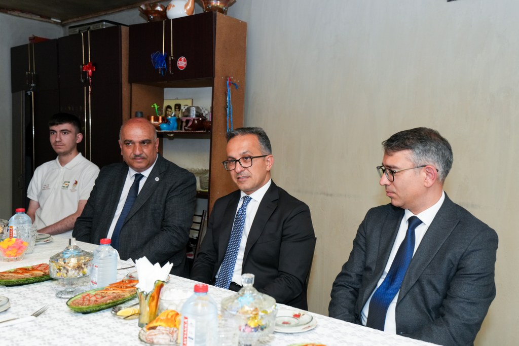 Şəkidə tələbənin ailəsi ziyarət olunub - Image 3