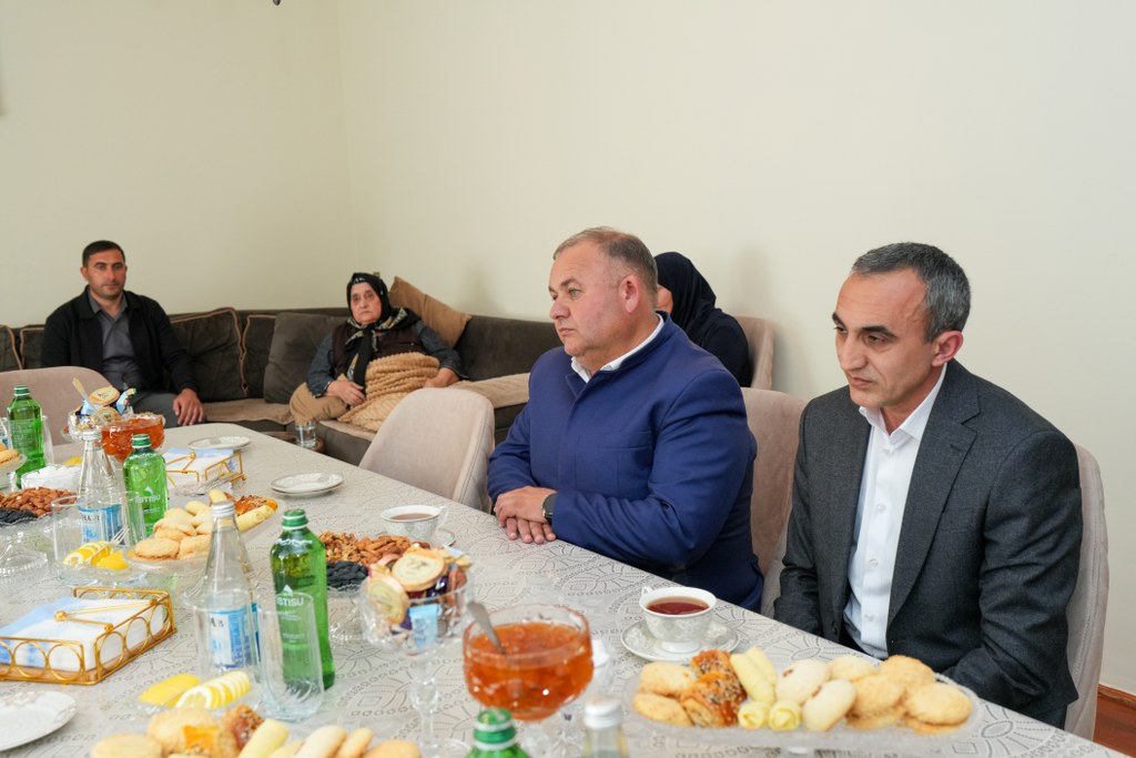 Dövlət Komitəsinin sədri Bərdədə tələbənin ailəsini ziyarət edib - Image 5