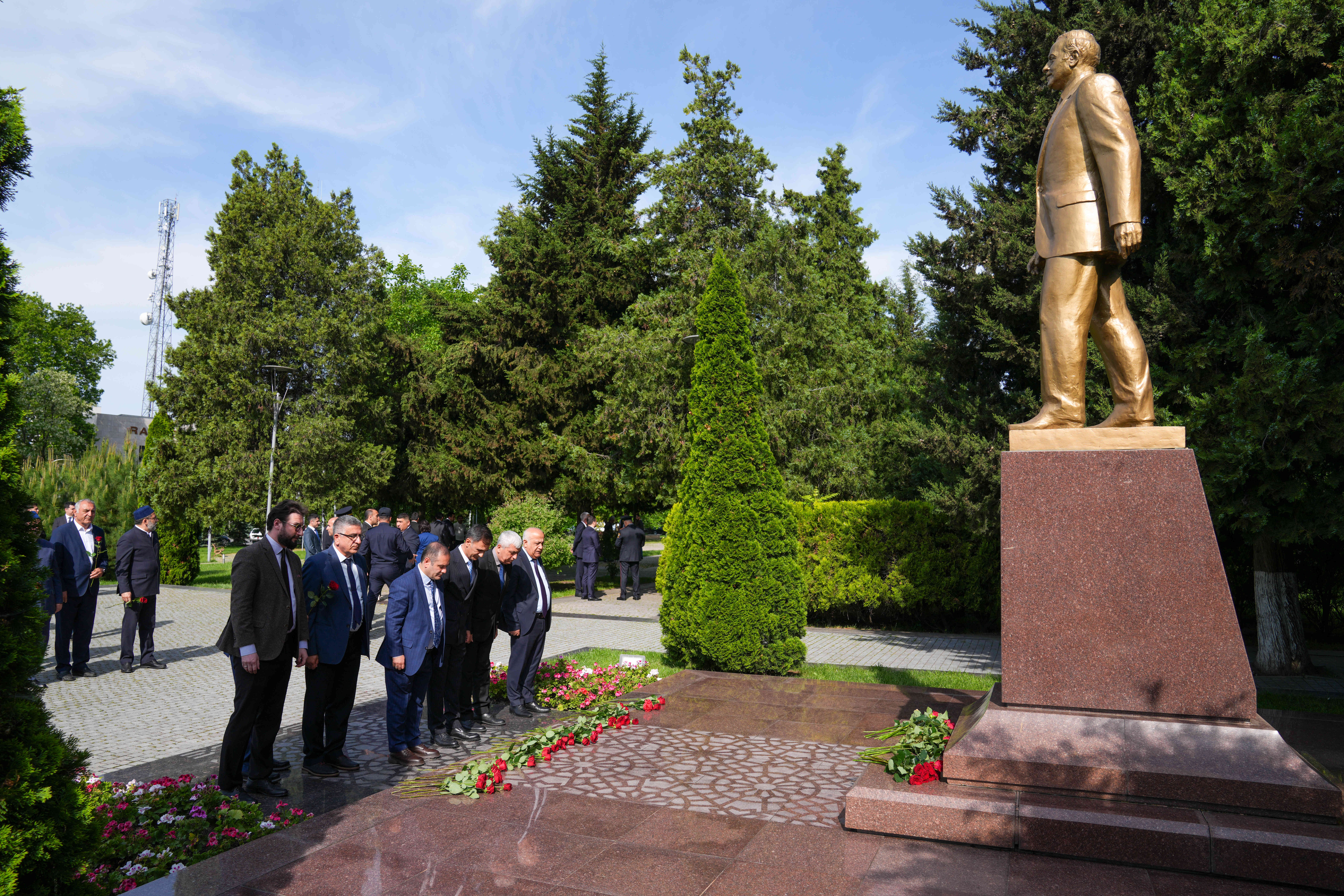 Qəbələdə “Heydər Əliyev və milli-mənəvi dəyərlərə qayıdış” mövzusunda regional konfrans keçirilir - Image 20