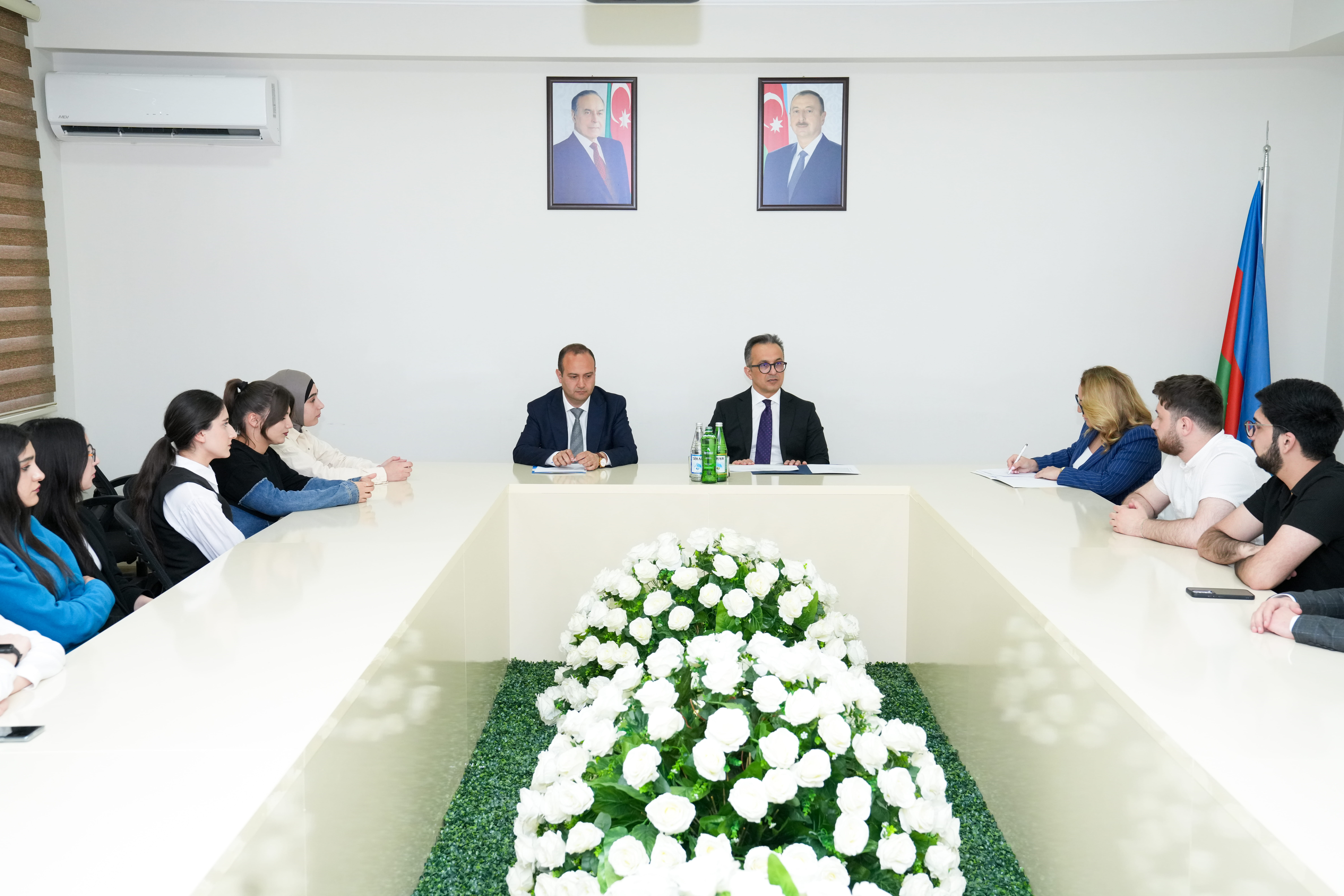 Komitə sədri AMİN könüllüləri ilə görüşüb - Image 6