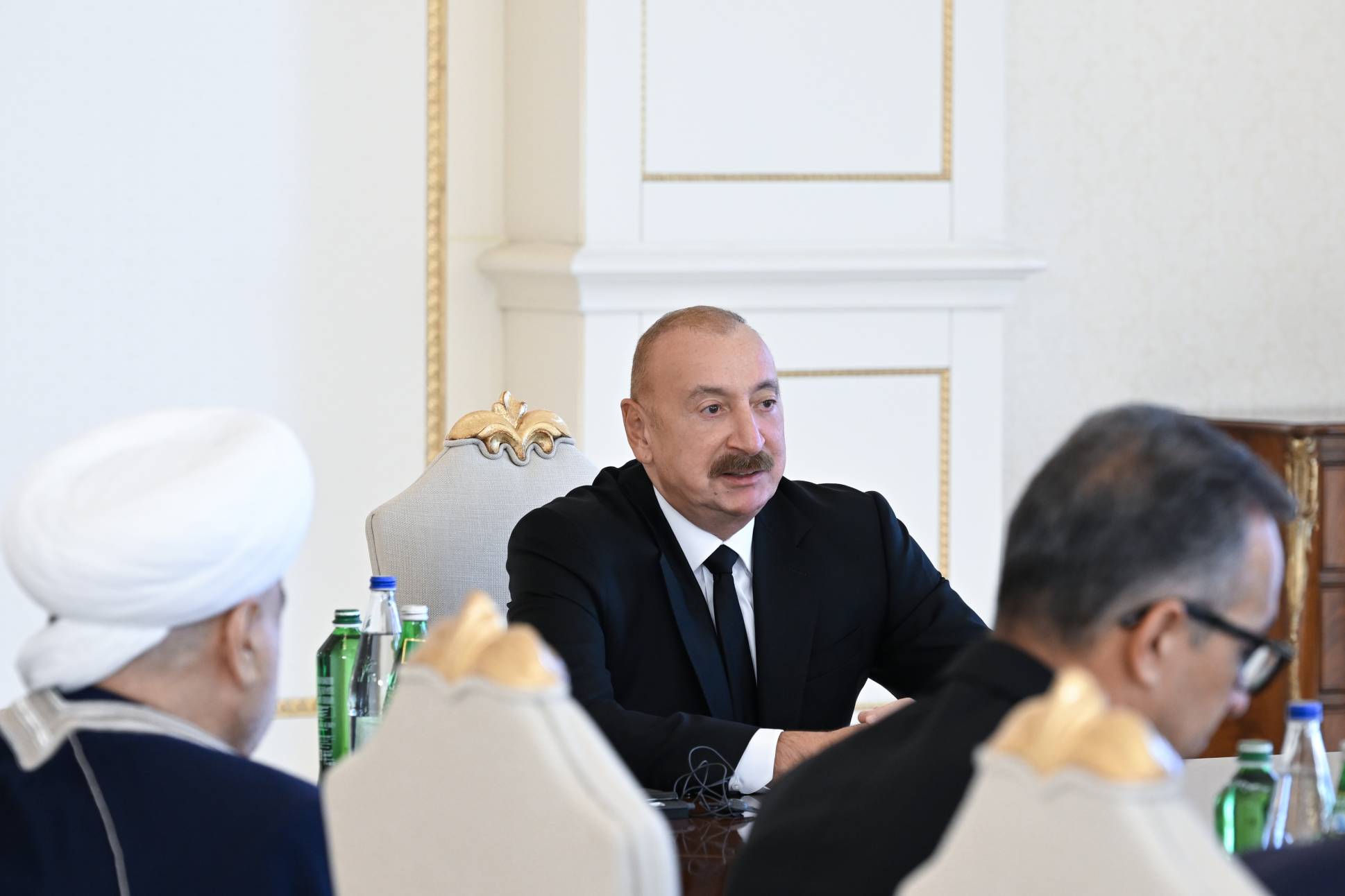 Prezident İlham Əliyev Bakıda keçirilən beynəlxalq konfransların iştirakçılarını qəbul edib - Image 13