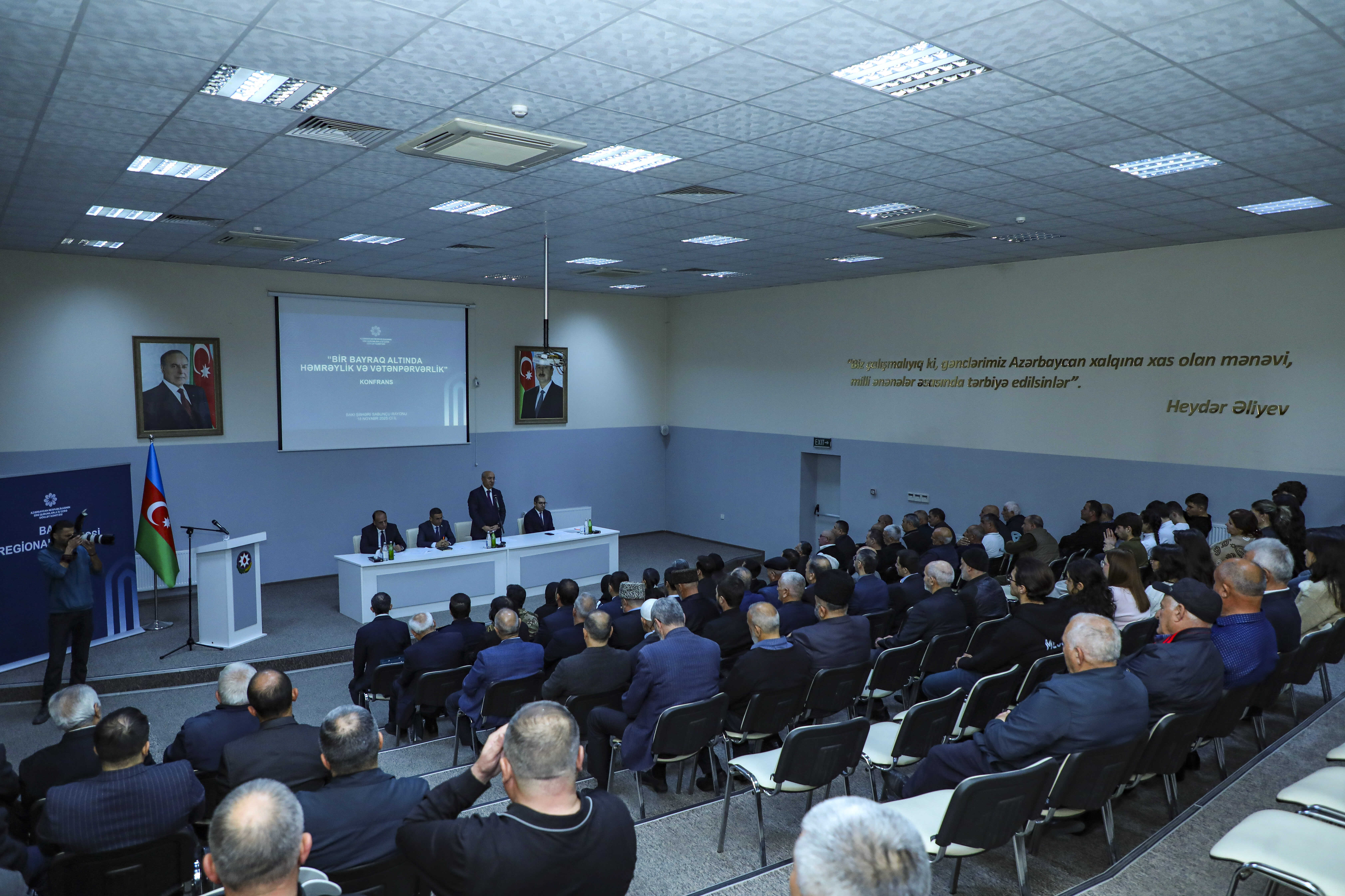 Sabunçu rayonunda “Bir bayraq altında həmrəylik və vətənpərvərlik” mövzusunda konfrans keçirilib - Image 3