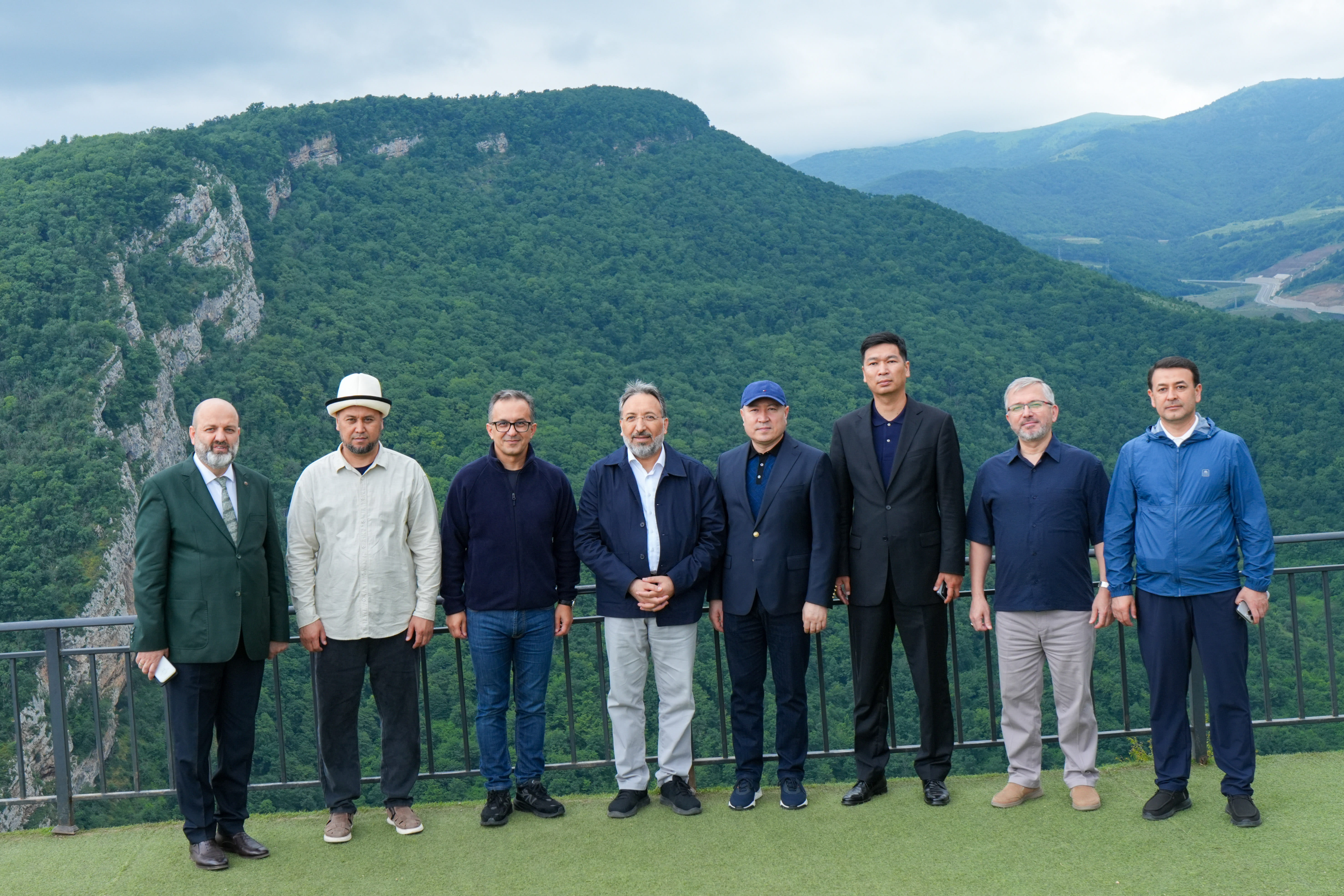Türk Dövlətləri Təşkilatına üzv ölkələrin nümayəndə heyətləri Şuşanın tarixi və mədəni irsi ilə tanış olublar - Image 7