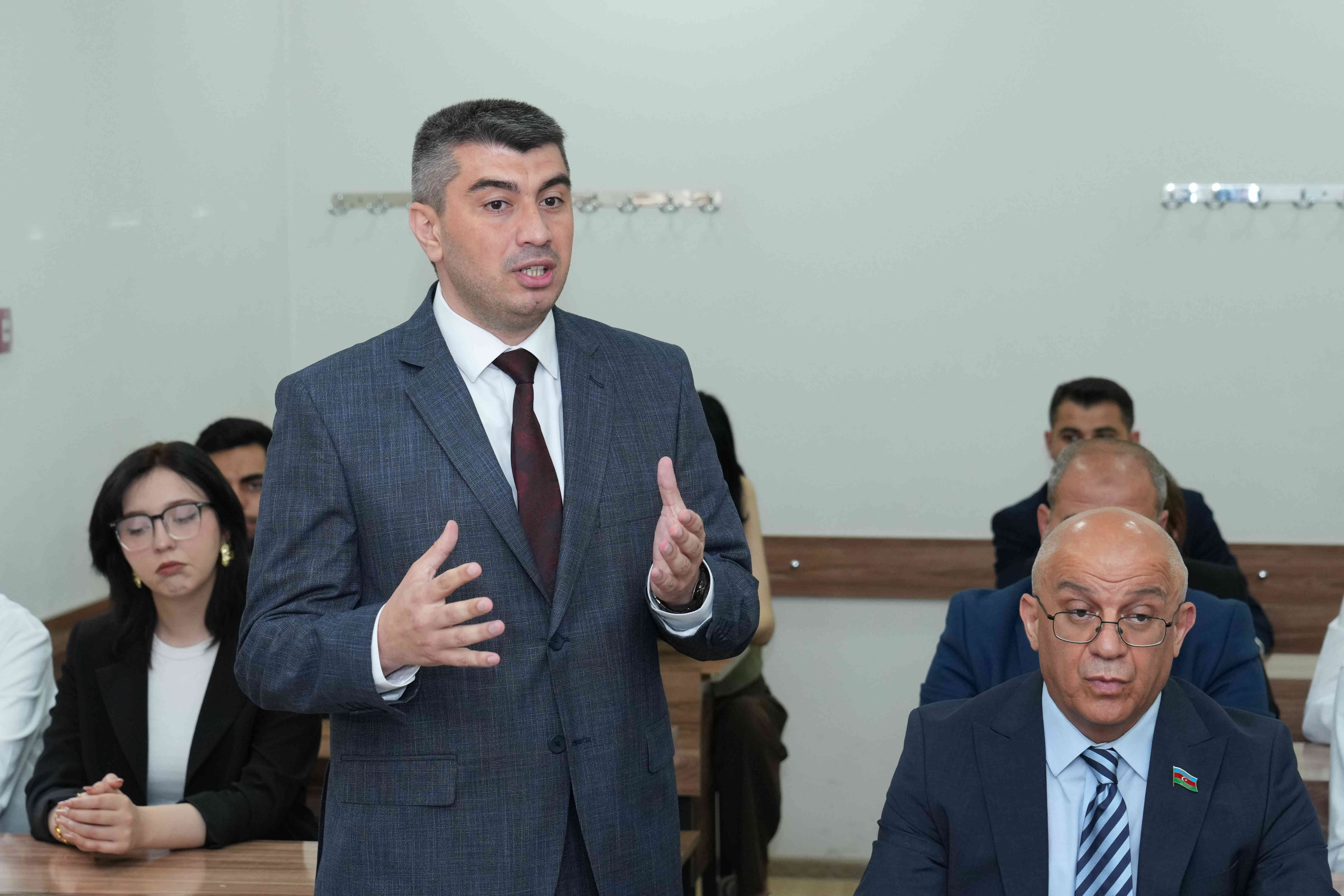 Azərbaycan İlahiyyat İnstitutunda “Ailə dəyərlərimizə gənclərin baxışı” mövzusunda açıq dərs formatında tədbir keçirilib - Image 20