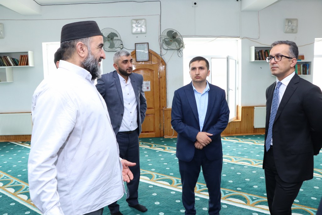 Komitə sədri Xəzər rayonunda yerləşən məscidləri ziyarət edib - Image 10