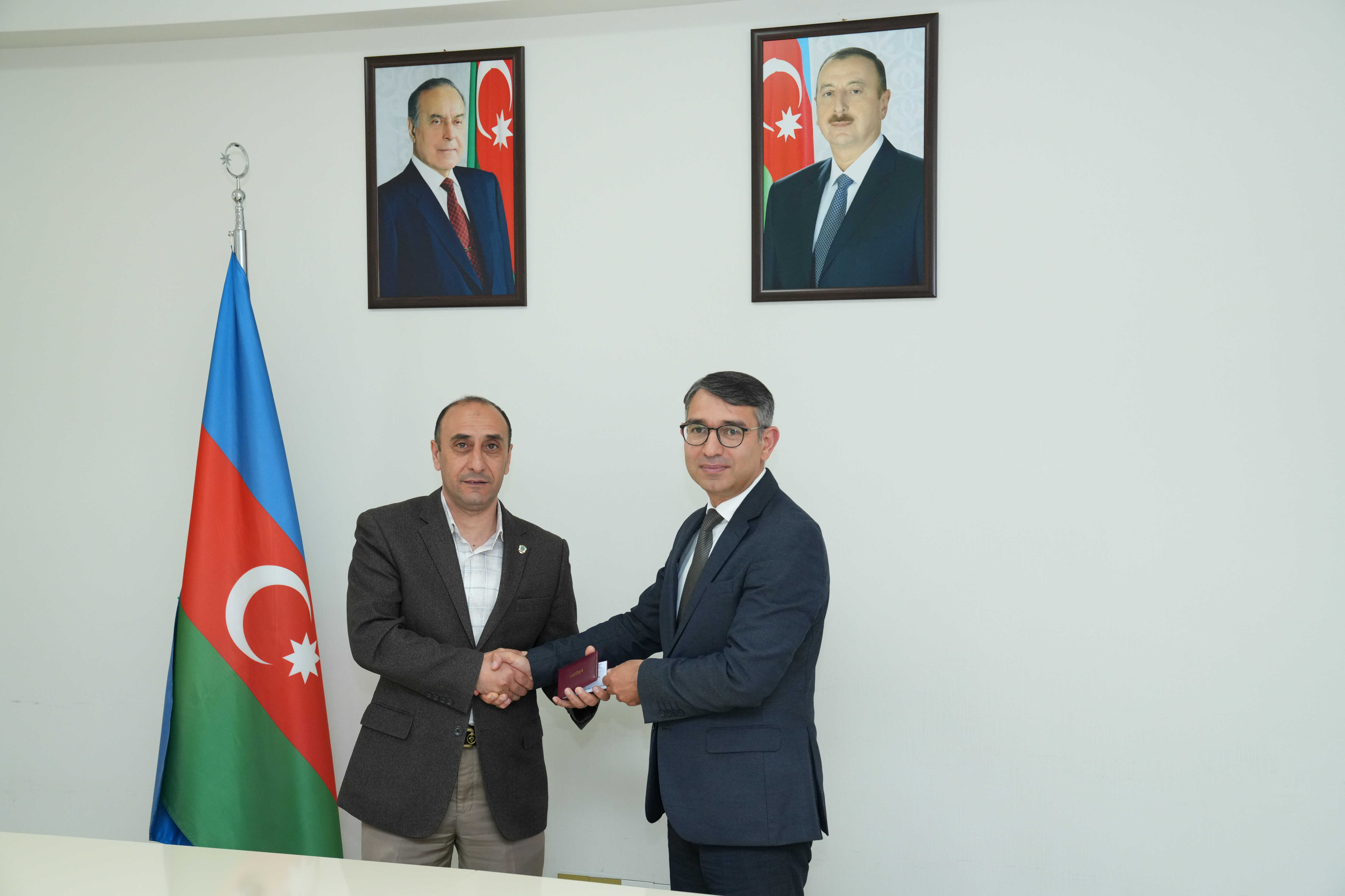 Dövlət Komitəsi yanında İctimai Şuranın üzvlərinə vəsiqələr təqdim edilib - Image 3