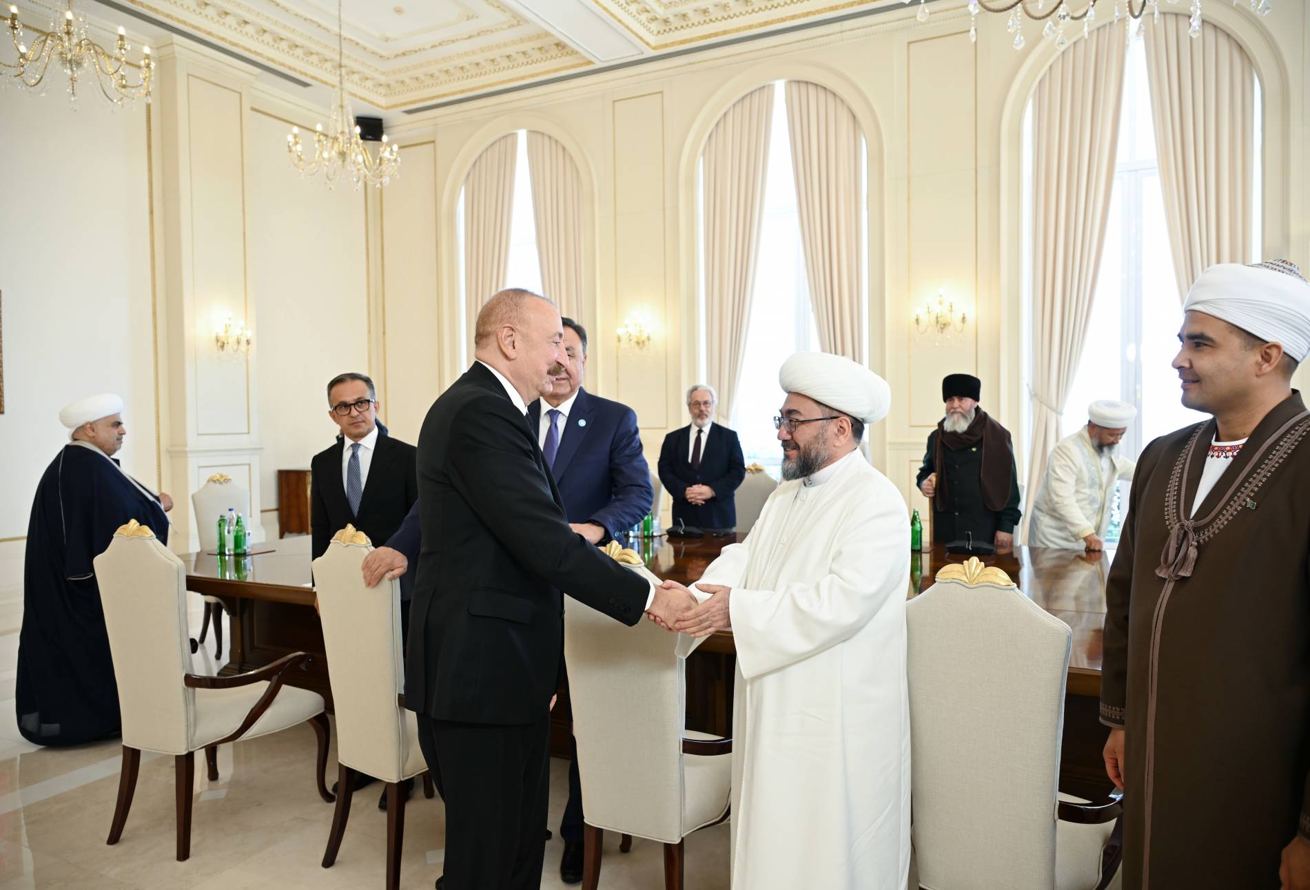 Prezident İlham Əliyev Bakıda keçirilən beynəlxalq konfransların iştirakçılarını qəbul edib - Image 27